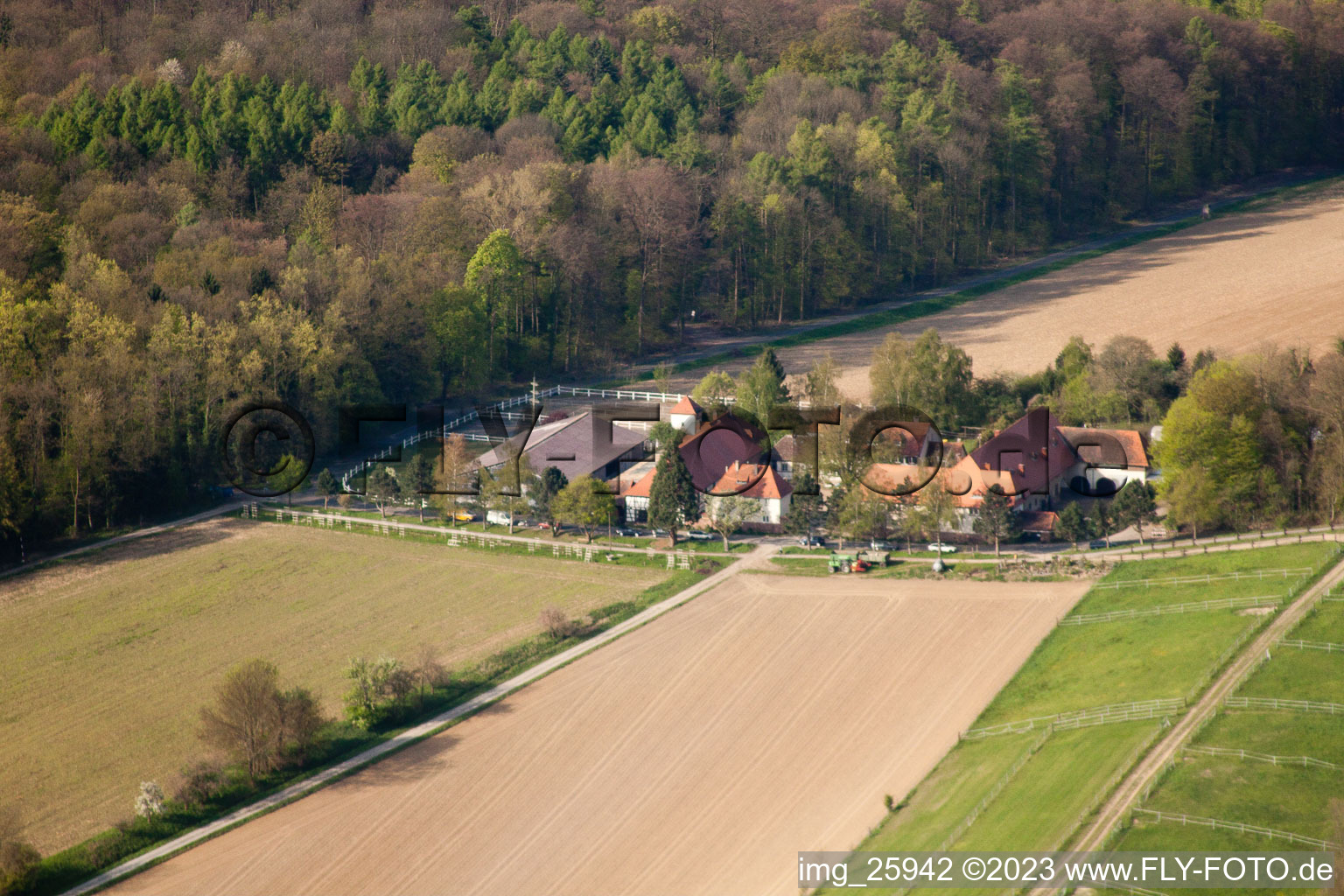 Durlach, Rittnerthof in Karlsruhe im Bundesland Baden-Württemberg, Deutschland aus der Drohnenperspektive