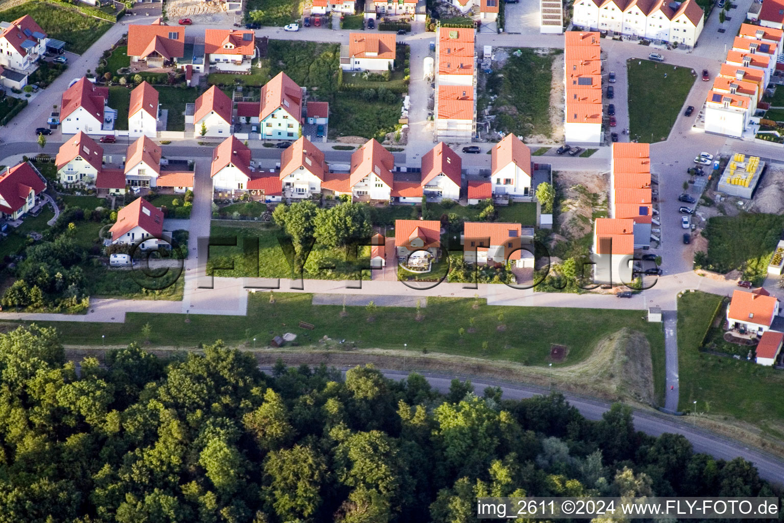 Luftaufnahme von Neubaugebiet in Wörth am Rhein im Bundesland Rheinland-Pfalz, Deutschland