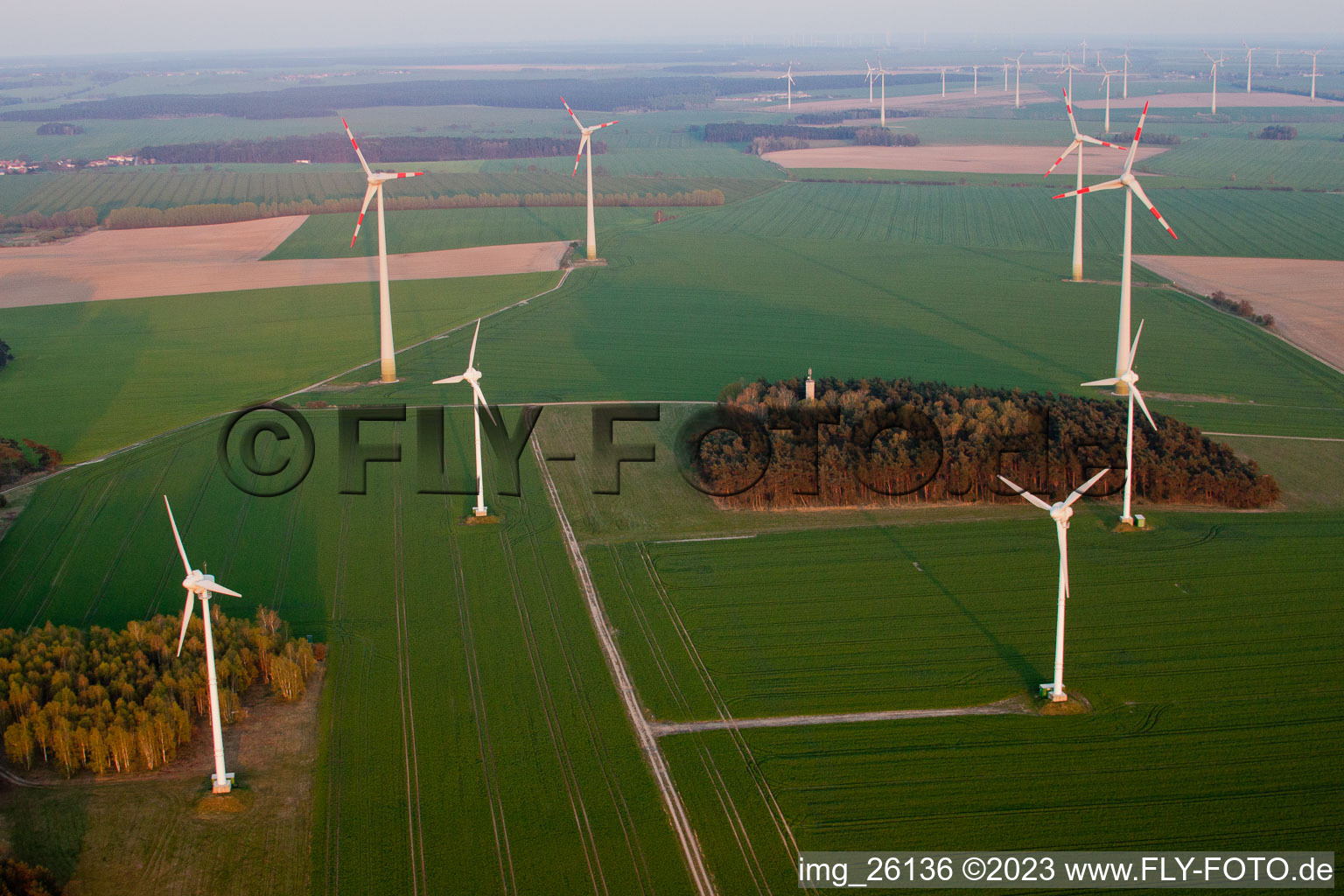 Luftbild von Windpark bei Neumarkt, Brandenburg, Deutschland