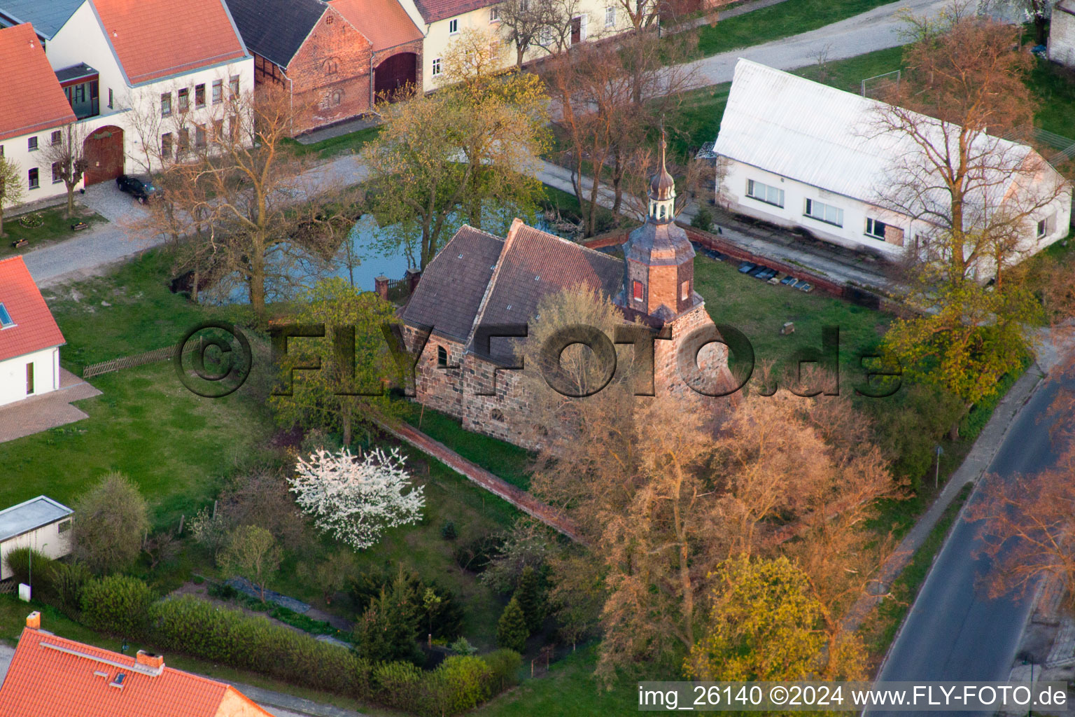 Kirchengebäude im Dorfkern in Niederer Fläming im Ortsteil Werbig im Bundesland Brandenburg, Deutschland