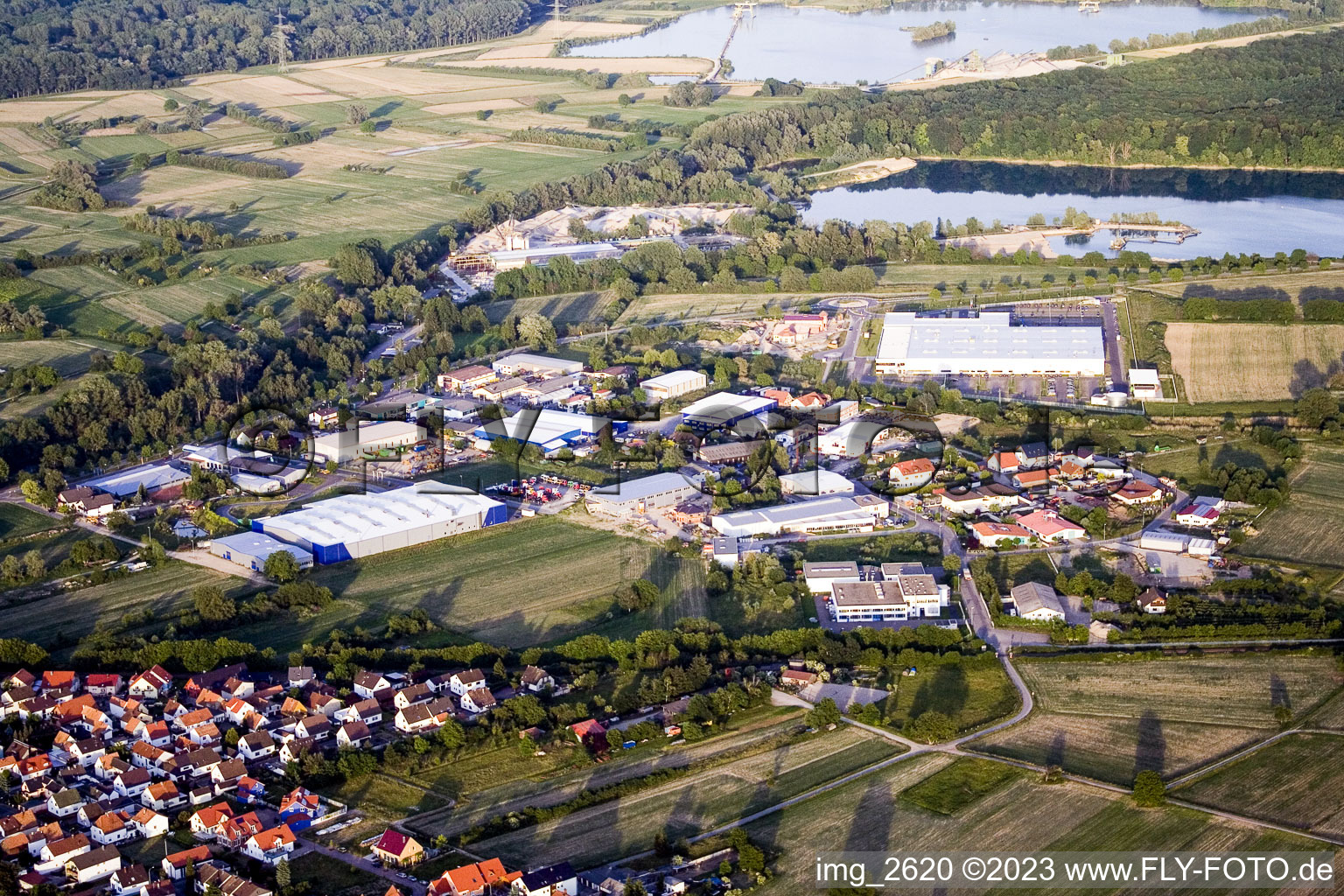 Hagenbach, Industriegebiet von Westen im Bundesland Rheinland-Pfalz, Deutschland