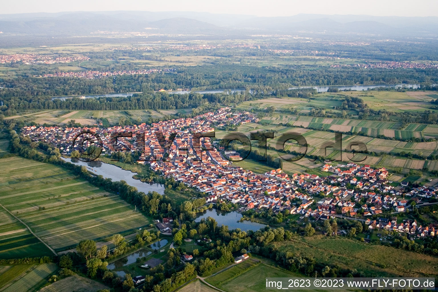 Neuburg im Bundesland Rheinland-Pfalz, Deutschland aus der Luft betrachtet