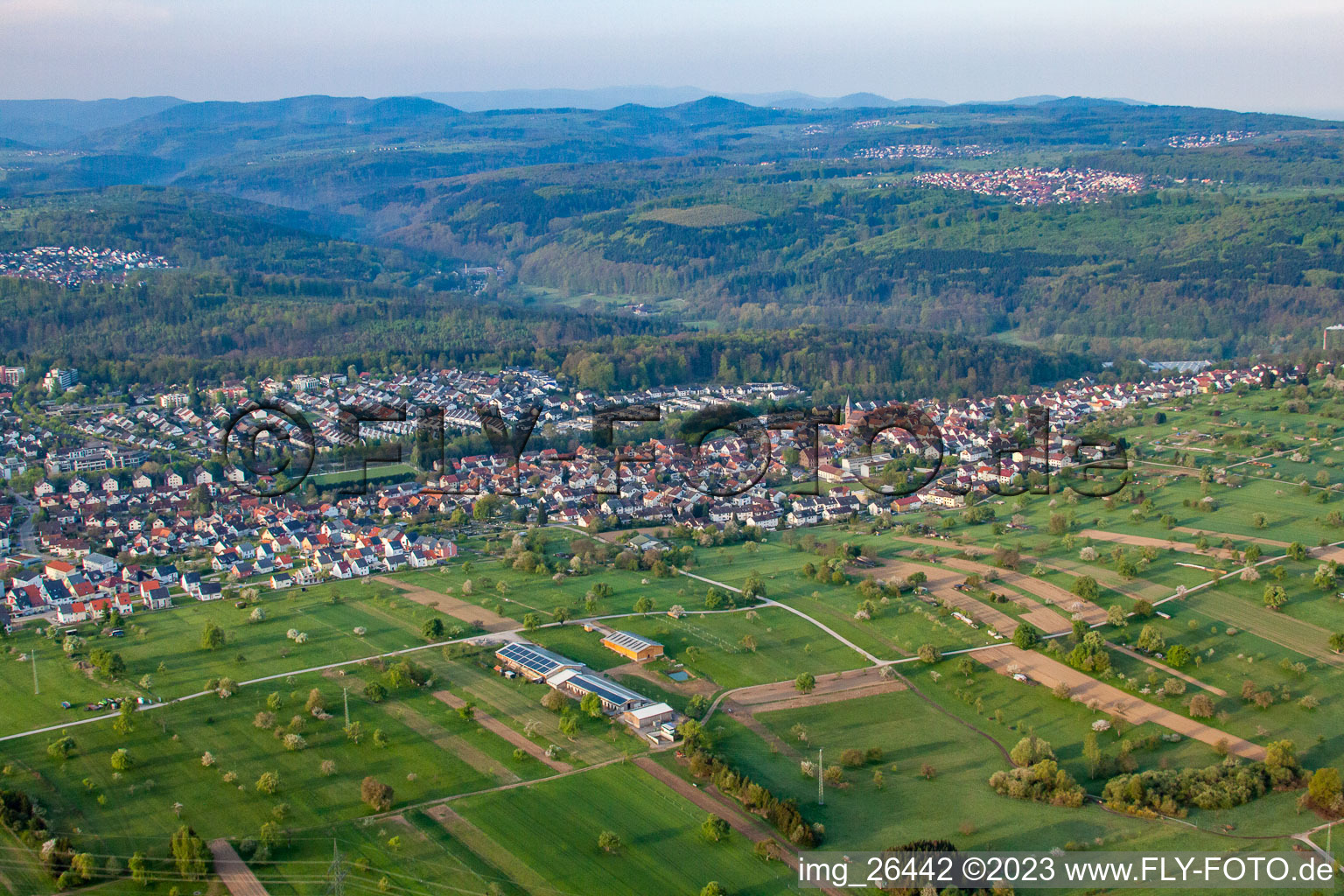 Von Norden im Ortsteil Busenbach in Waldbronn im Bundesland Baden-Württemberg, Deutschland