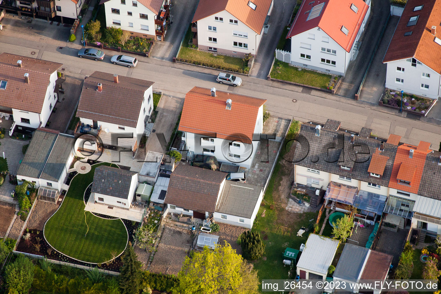 Hausgärten in der Rosenstr im Ortsteil Reichenbach in Waldbronn im Bundesland Baden-Württemberg, Deutschland aus der Luft