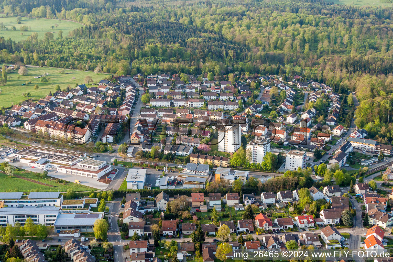 Innenstadtbereich Schwarzwaldbergeviertel im Stadtgebiet in Waldbronn im Ortsteil Reichenbach im Bundesland Baden-Württemberg, Deutschland