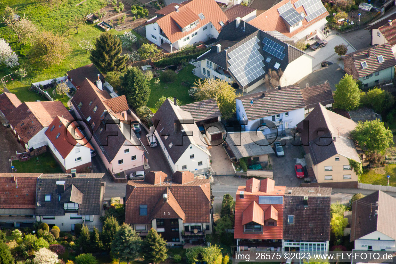 Schrägluftbild von Ortsteil Stupferich in Karlsruhe im Bundesland Baden-Württemberg, Deutschland