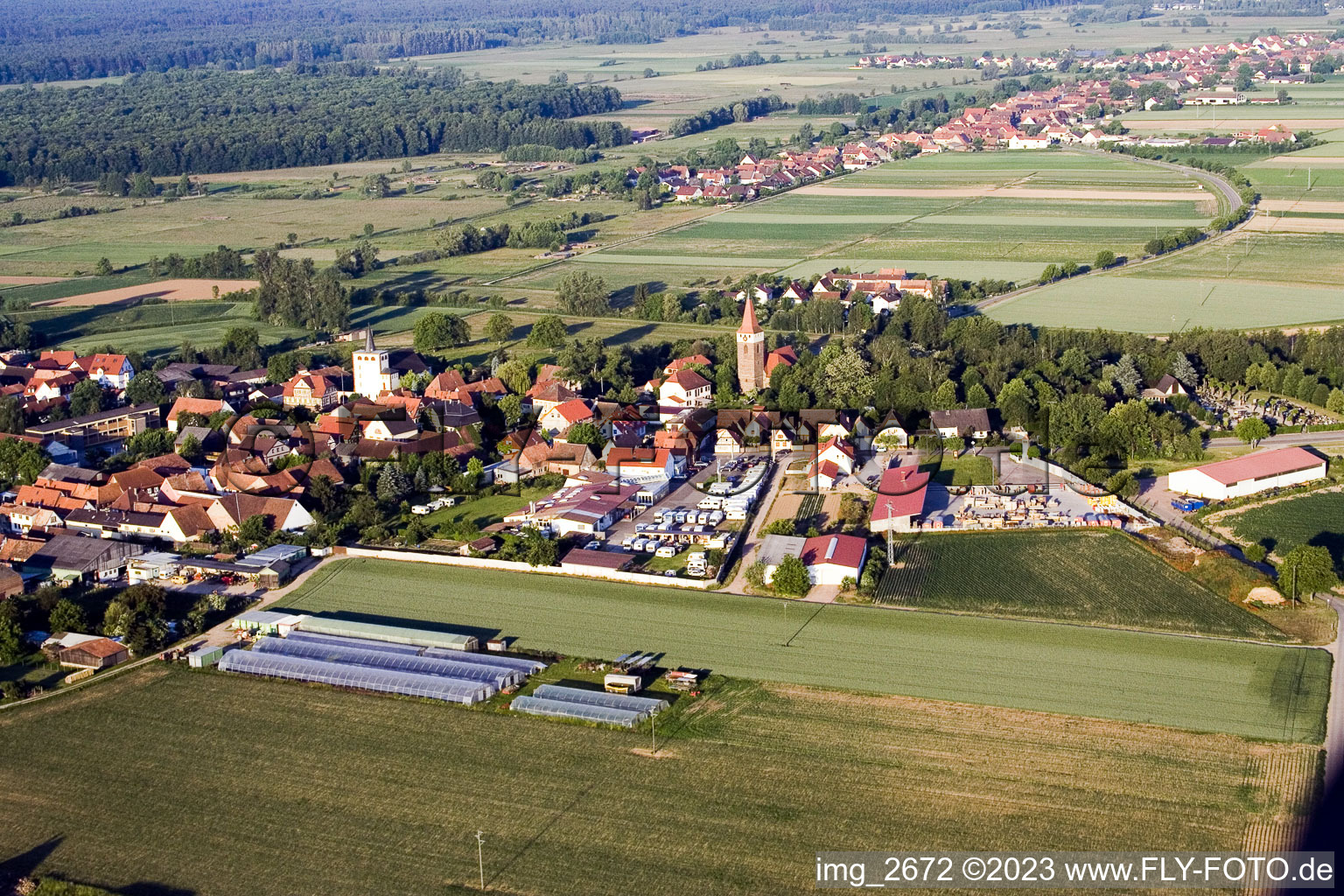 Minfeld von Nordosten im Bundesland Rheinland-Pfalz, Deutschland