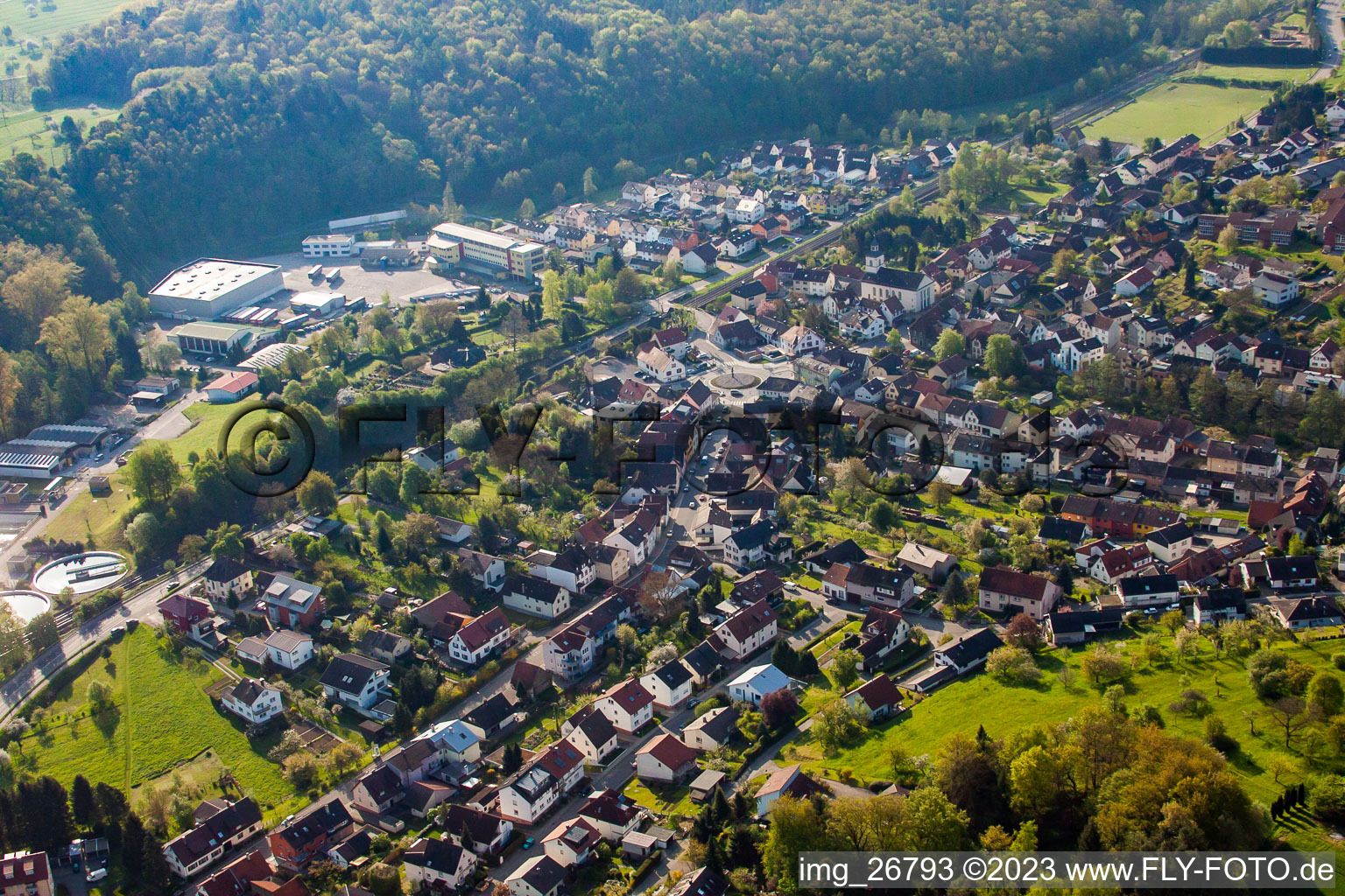 Luftaufnahme von Ortsteil Kleinsteinbach in Pfinztal im Bundesland Baden-Württemberg, Deutschland