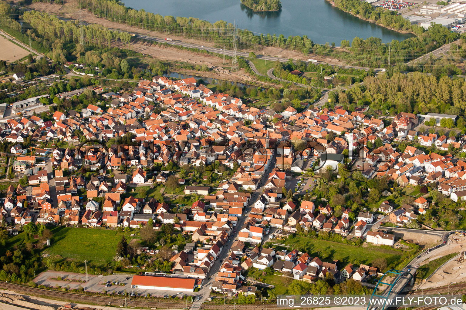 Wörth am Rhein im Bundesland Rheinland-Pfalz, Deutschland von oben gesehen
