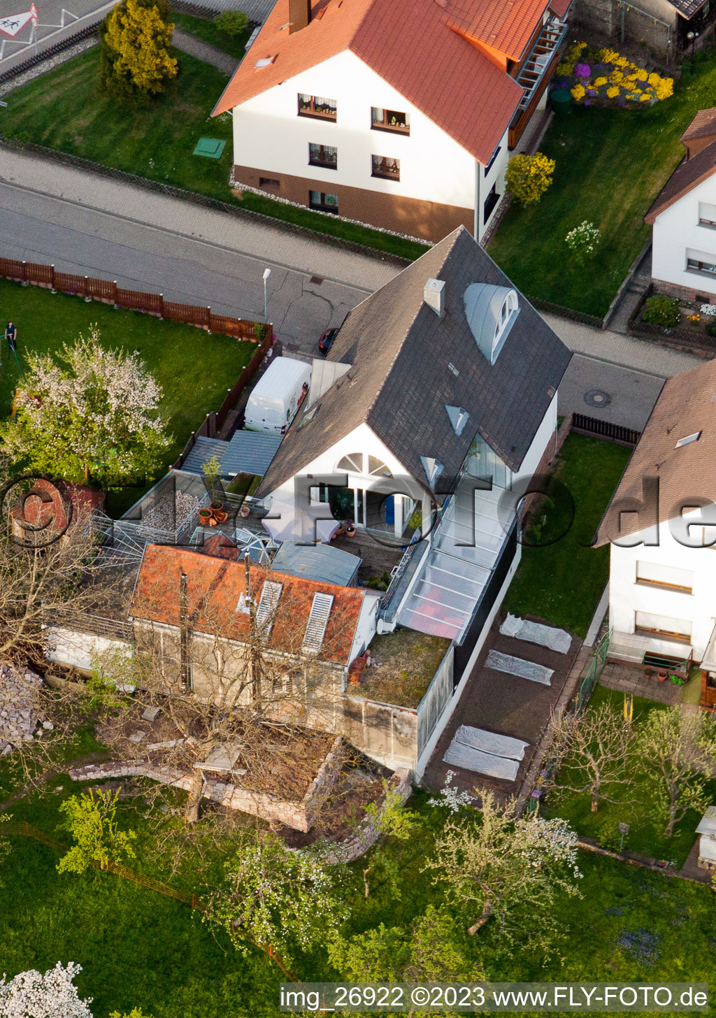 Ortsteil Völkersbach in Malsch im Bundesland Baden-Württemberg, Deutschland aus der Drohnenperspektive