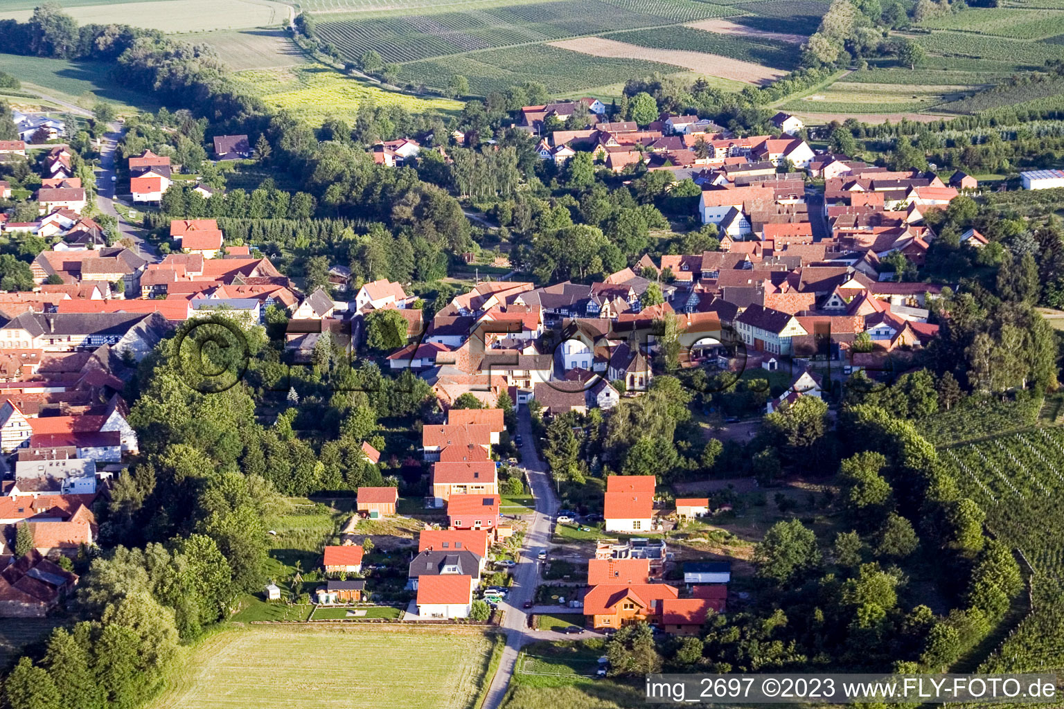 Luftaufnahme von Dierbach im Bundesland Rheinland-Pfalz, Deutschland