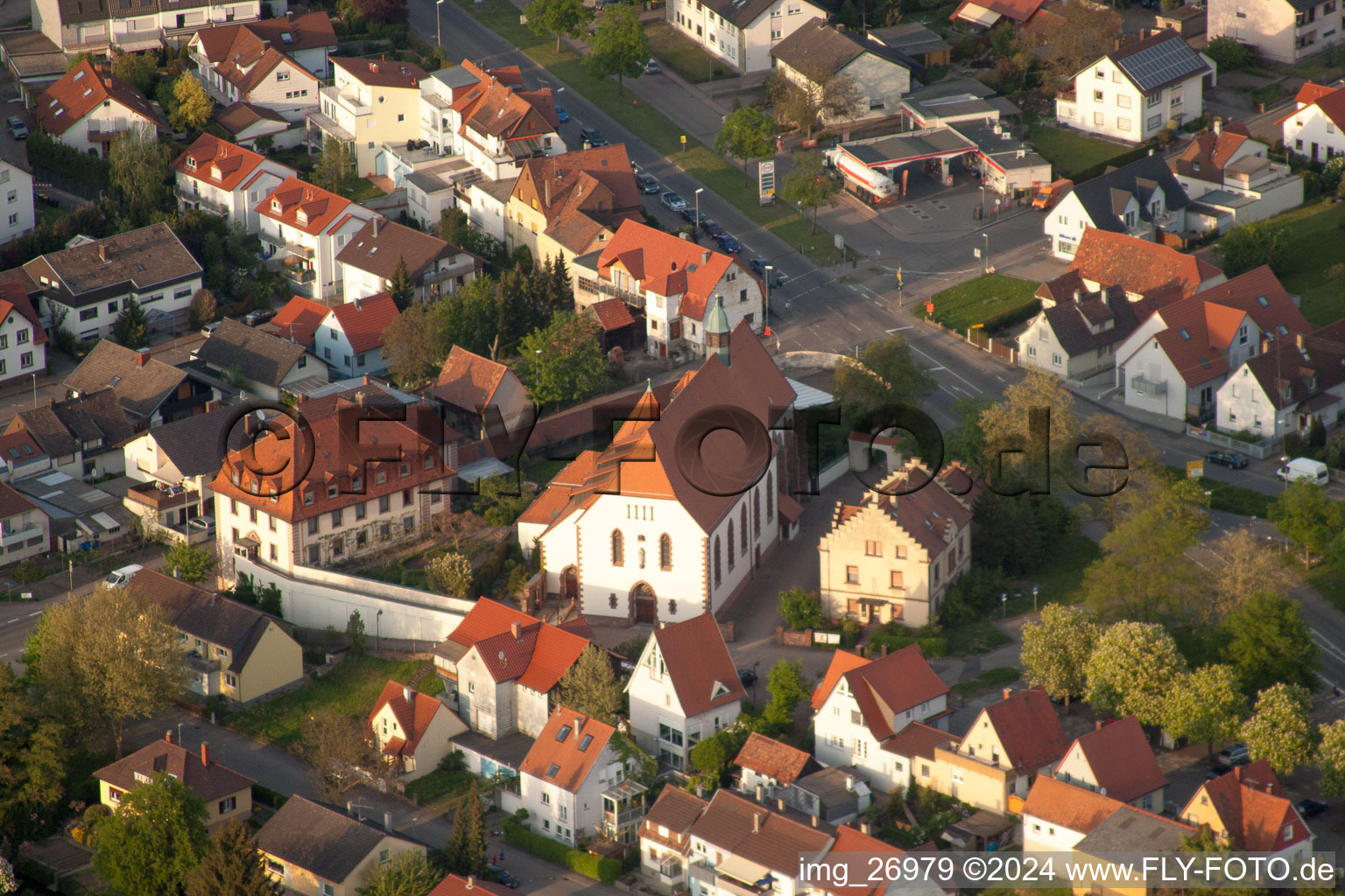 Luftbild von Kirchengebäude der Wallfahrtskirche Maria Bickesheim in Durmersheim im Bundesland Baden-Württemberg, Deutschland