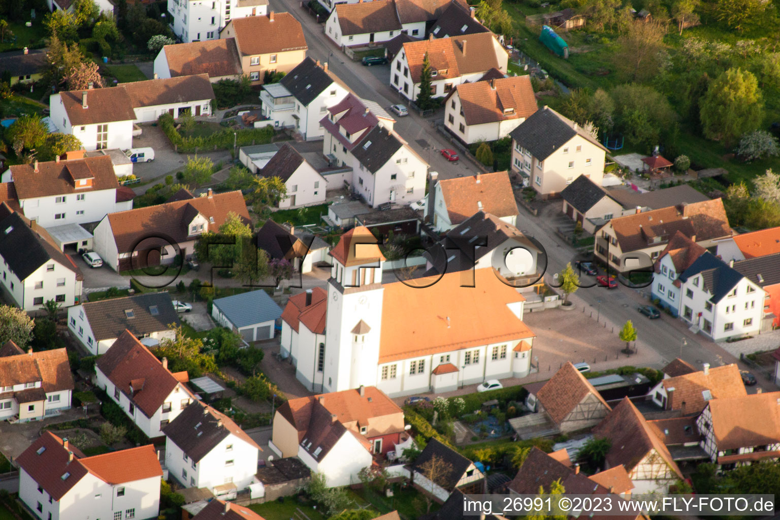 Herz-Jesu Kirche von Nordwesten im Ortsteil Würmersheim in Durmersheim im Bundesland Baden-Württemberg, Deutschland