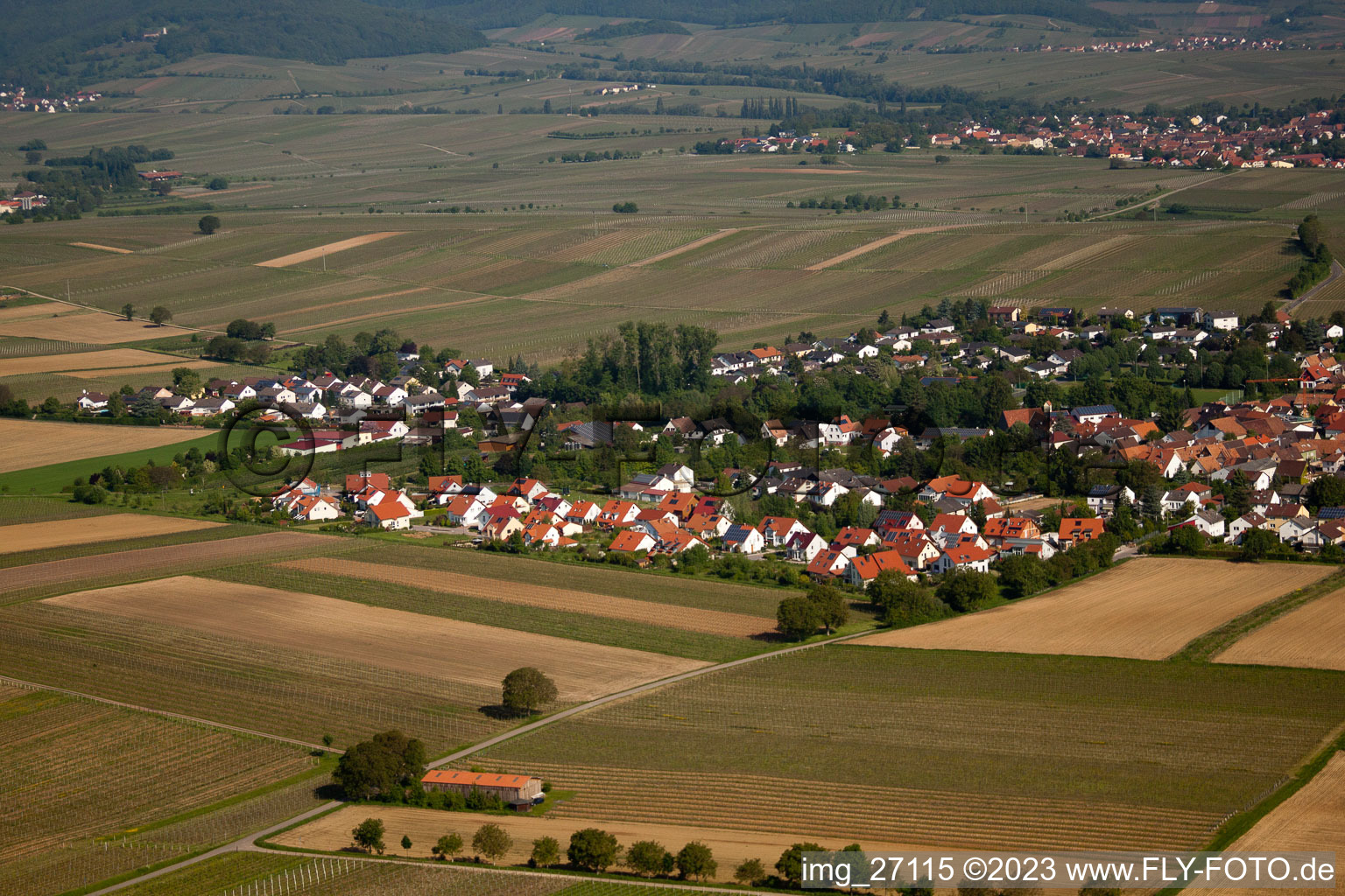 Schrägluftbild von Ortsteil Mörzheim in Landau in der Pfalz im Bundesland Rheinland-Pfalz, Deutschland