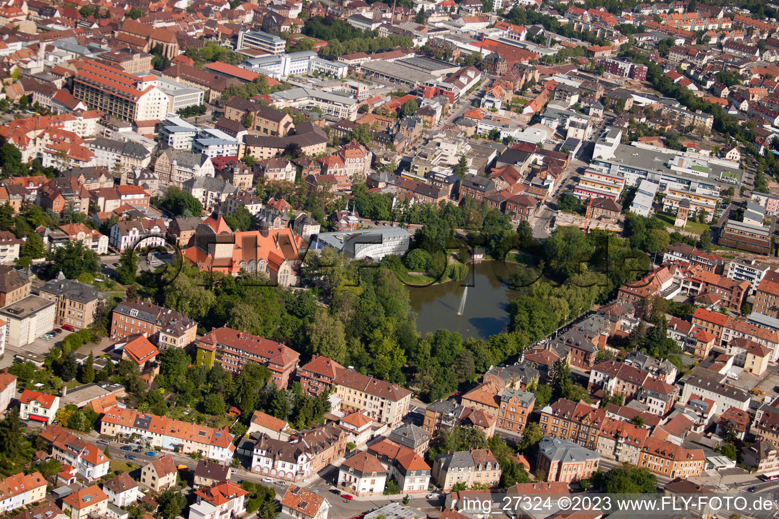 Luftaufnahme von Landau in der Pfalz im Bundesland Rheinland-Pfalz, Deutschland