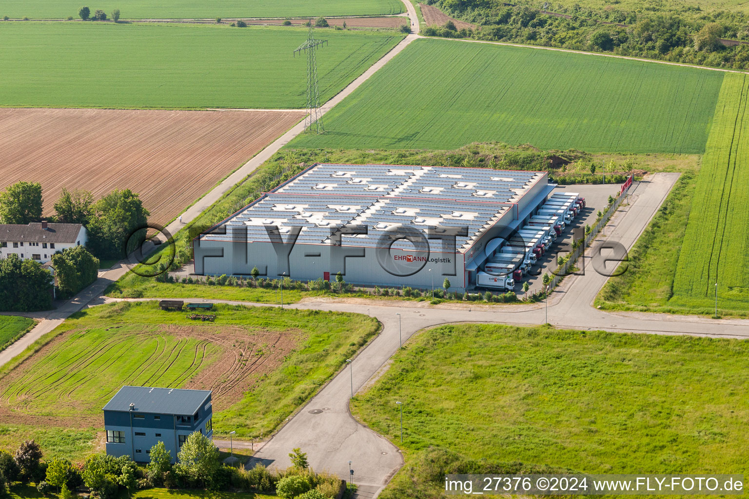 Lagerhallen und Speditionsgebäude Ehrmann Logistik in Landau in der Pfalz im Ortsteil Queichheim im Bundesland Rheinland-Pfalz, Deutschland