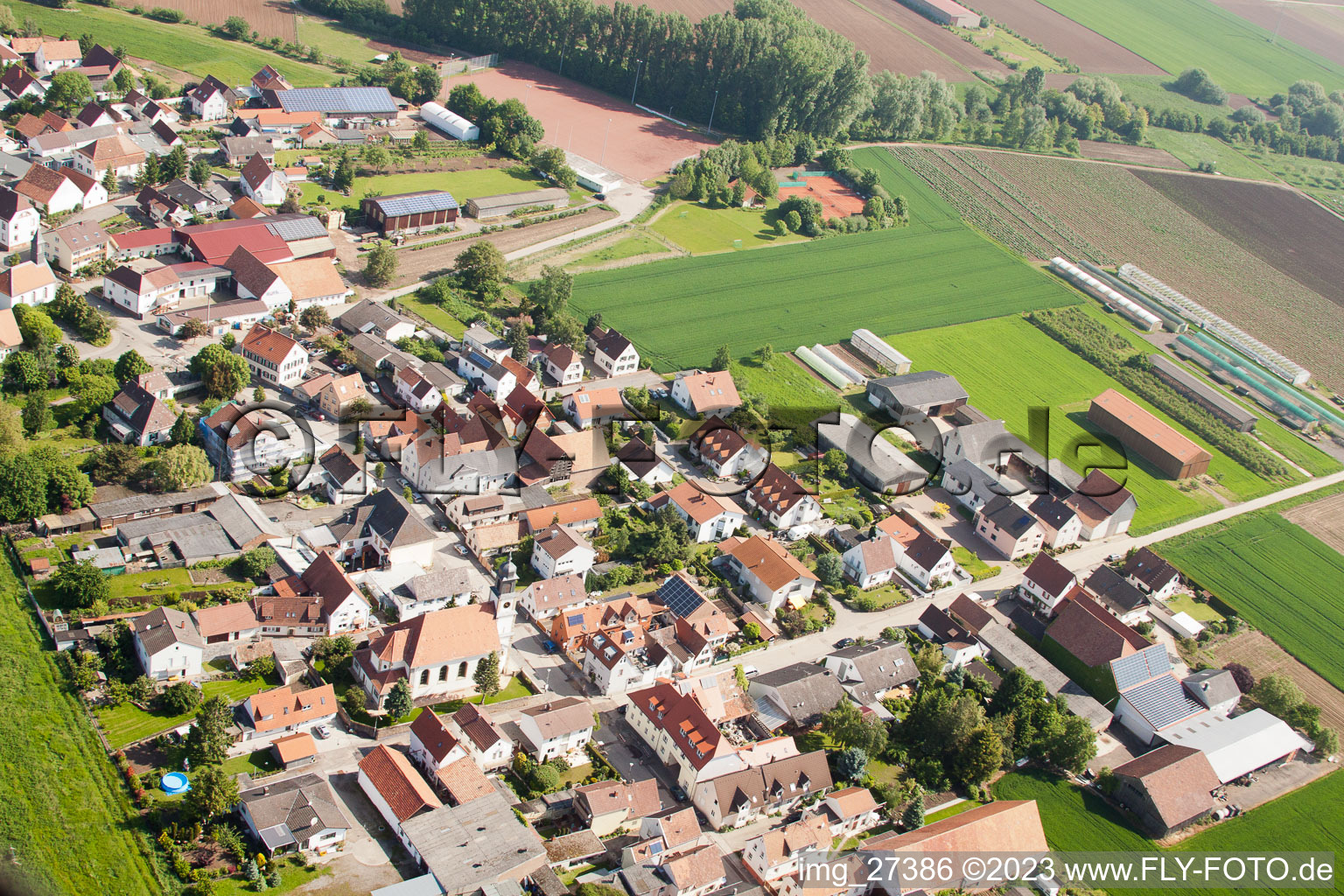 Drohnenbild von Ortsteil Mörlheim in Landau in der Pfalz im Bundesland Rheinland-Pfalz, Deutschland