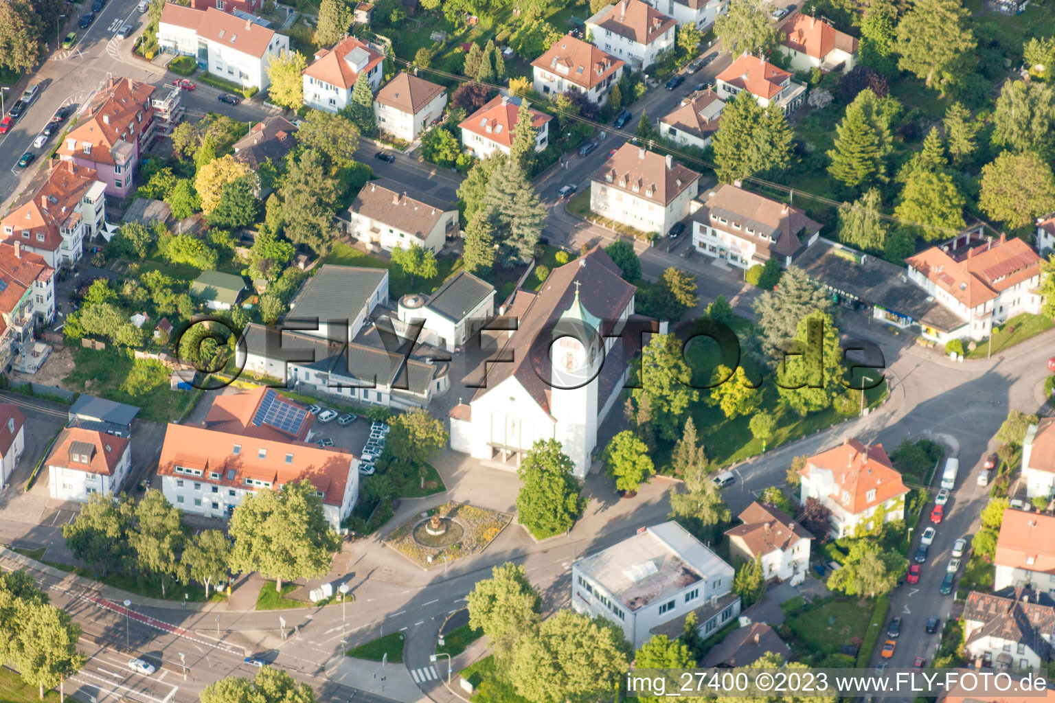 Luftaufnahme von Christkönigkirche im Ortsteil Rüppurr in Karlsruhe im Bundesland Baden-Württemberg, Deutschland