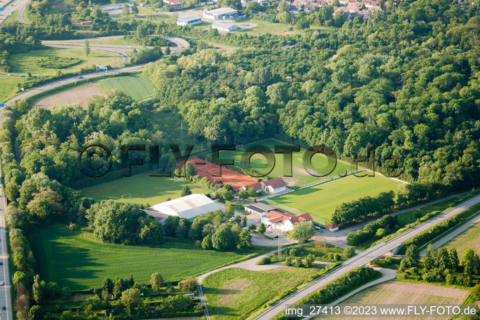 Luftaufnahme von Oberwaldstadion im Ortsteil Durlach in Karlsruhe im Bundesland Baden-Württemberg, Deutschland