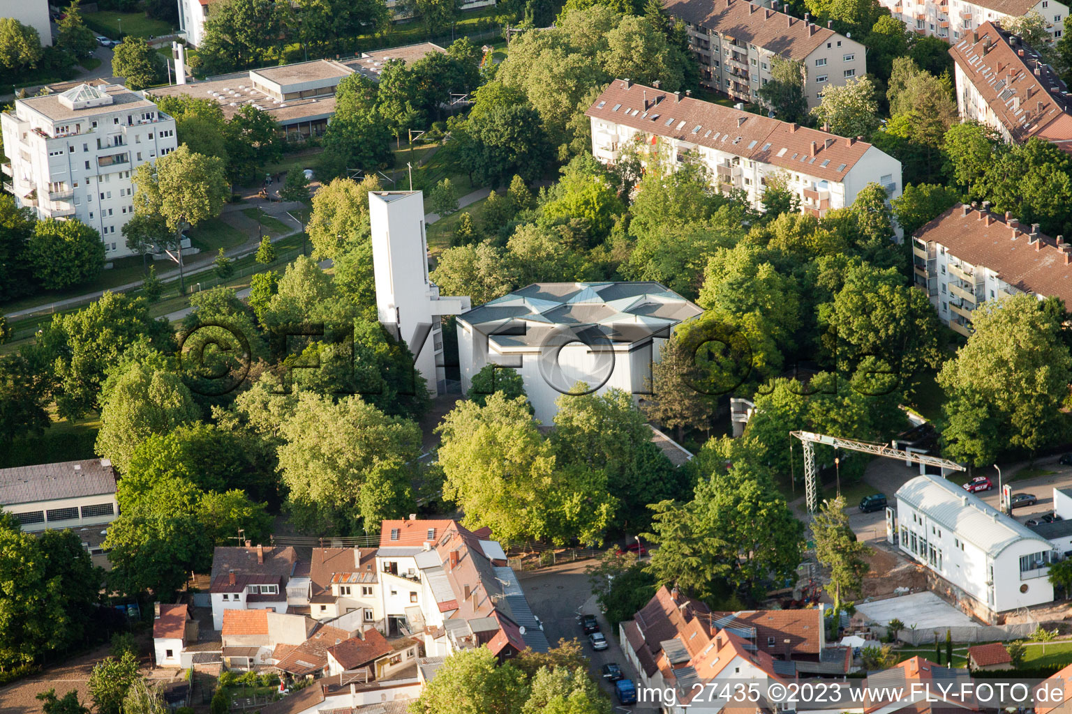 Luftbild von St. Johannes Kirche im Ortsteil Durlach in Karlsruhe im Bundesland Baden-Württemberg, Deutschland