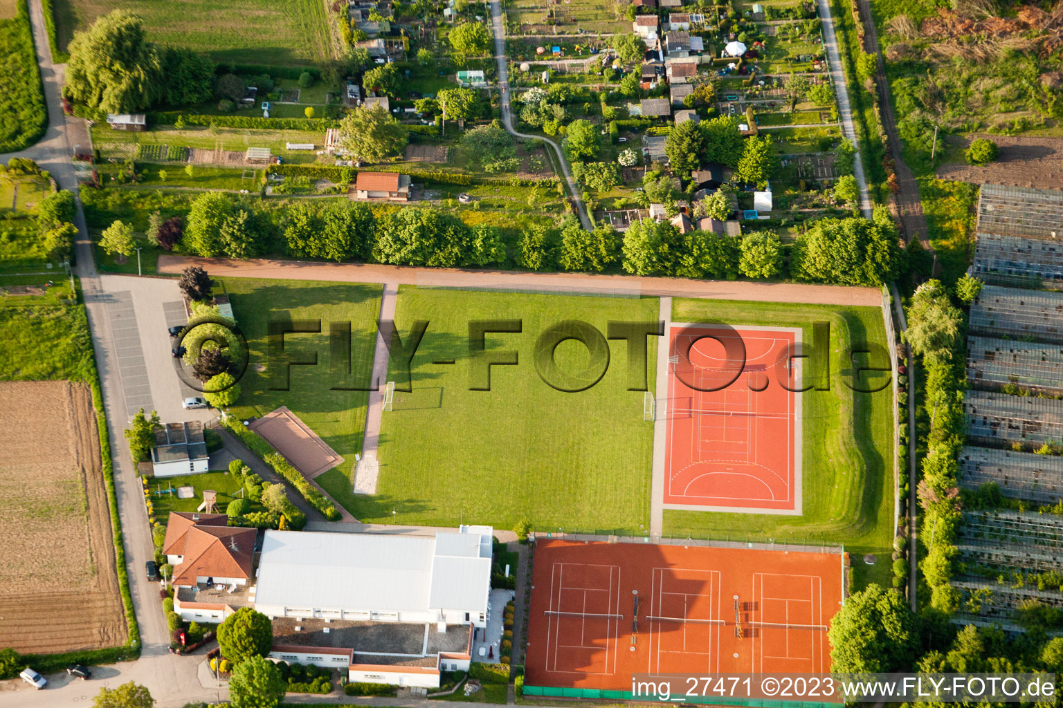 Luftbild von Durlach-Aue, Sportplatz in Karlsruhe im Bundesland Baden-Württemberg, Deutschland