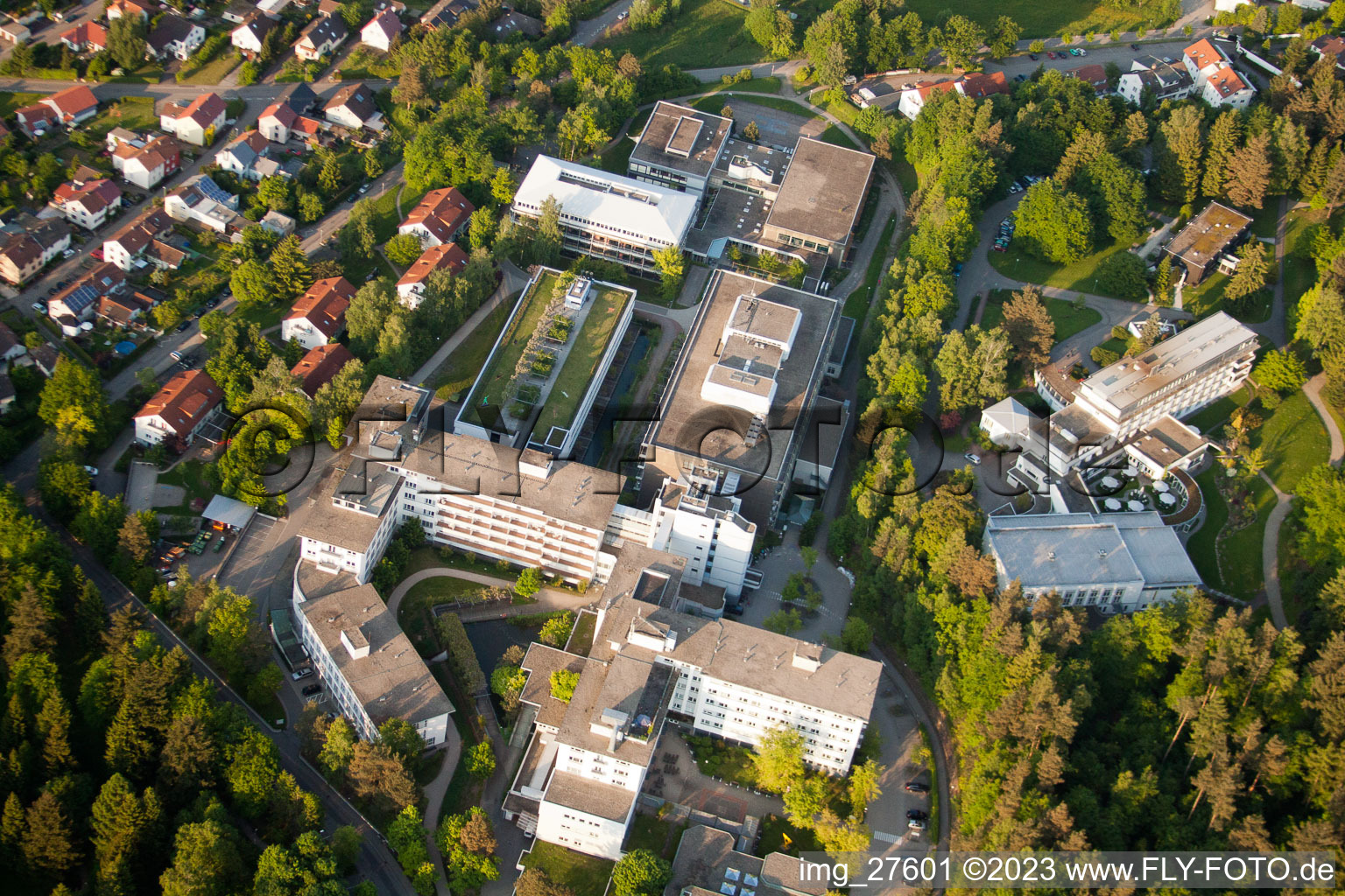 Luftaufnahme von Langensteinbach, SRH Klinikum in Karlsbad im Bundesland Baden-Württemberg, Deutschland