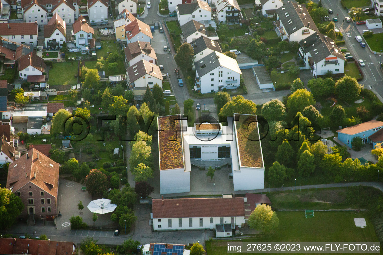 Luftbild von Anne-Frank Schule im Ortsteil Busenbach in Waldbronn im Bundesland Baden-Württemberg, Deutschland
