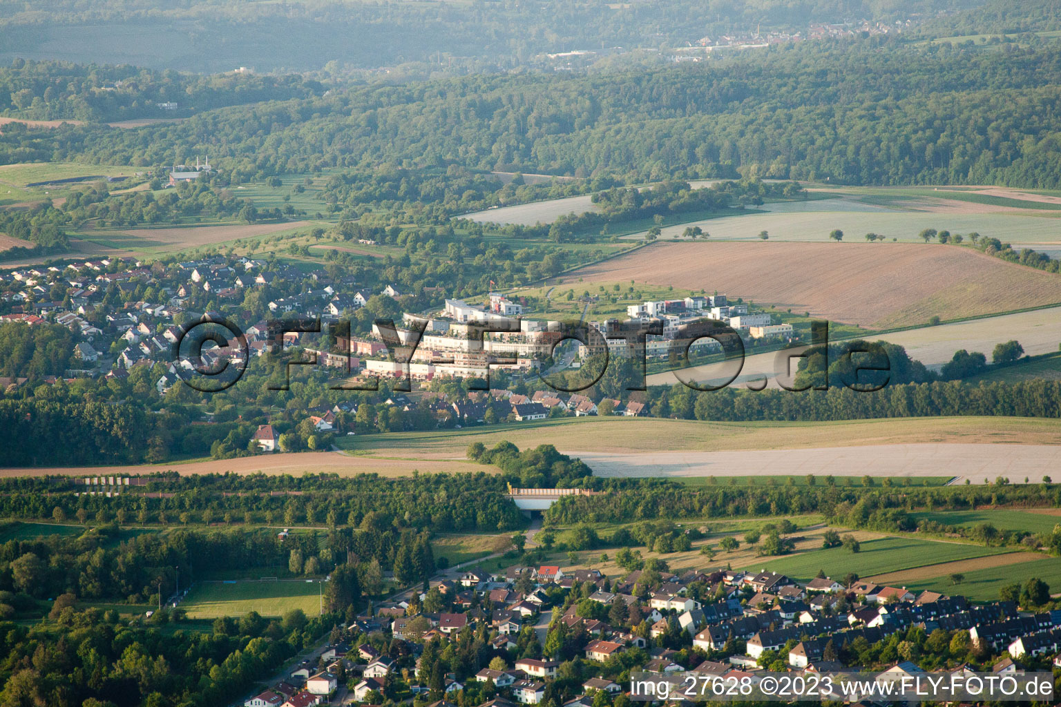 Luftbild von Ortsteil Hohenwettersbach in Karlsruhe im Bundesland Baden-Württemberg, Deutschland
