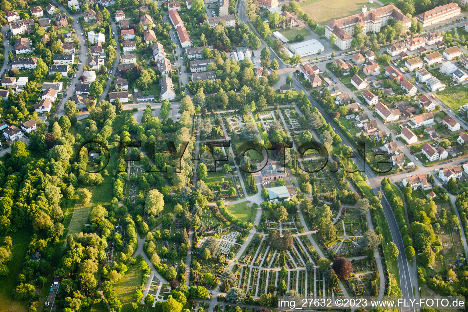 Ettlingen, Friedhof im Bundesland Baden-Württemberg, Deutschland