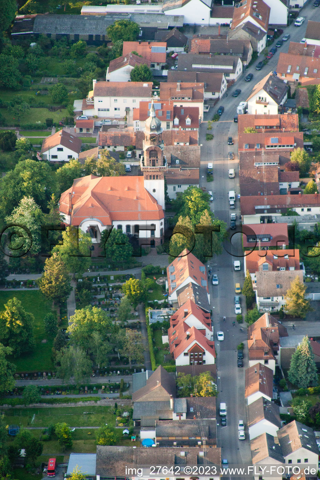 Luftbild von Auferstehungskirche im Ortsteil Rüppurr in Karlsruhe im Bundesland Baden-Württemberg, Deutschland