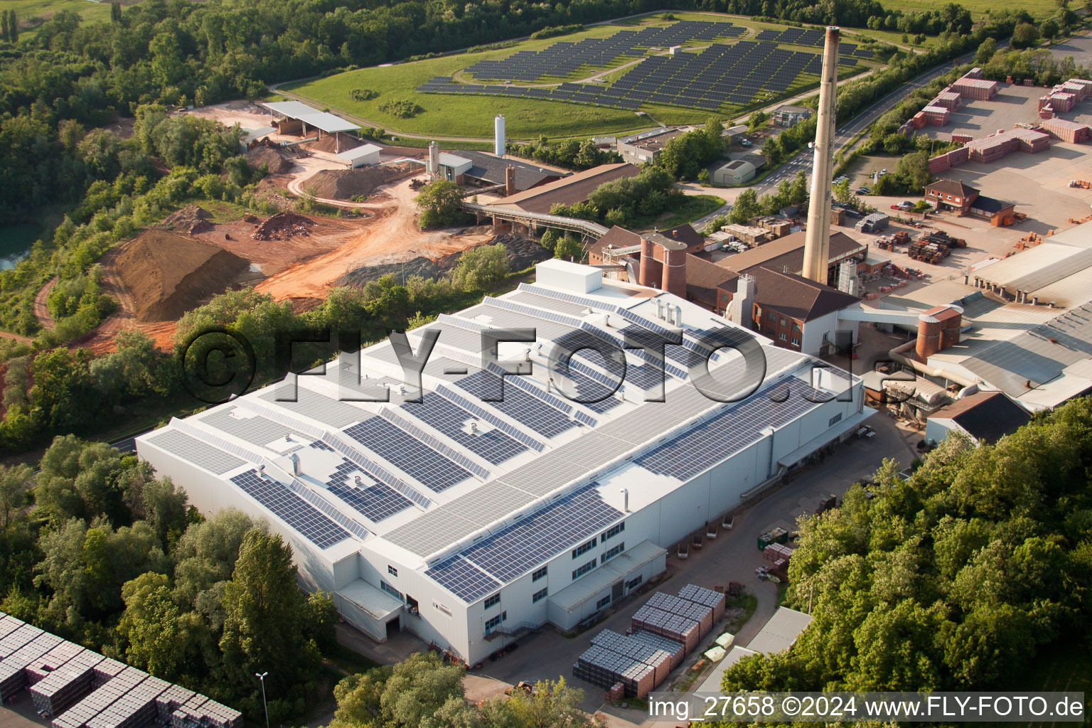 Schrägluftbild von Technische Anlagen im Industriegebiet WIENERBERGER MALSCH im Ortsteil Rot in Malsch im Bundesland Baden-Württemberg, Deutschland