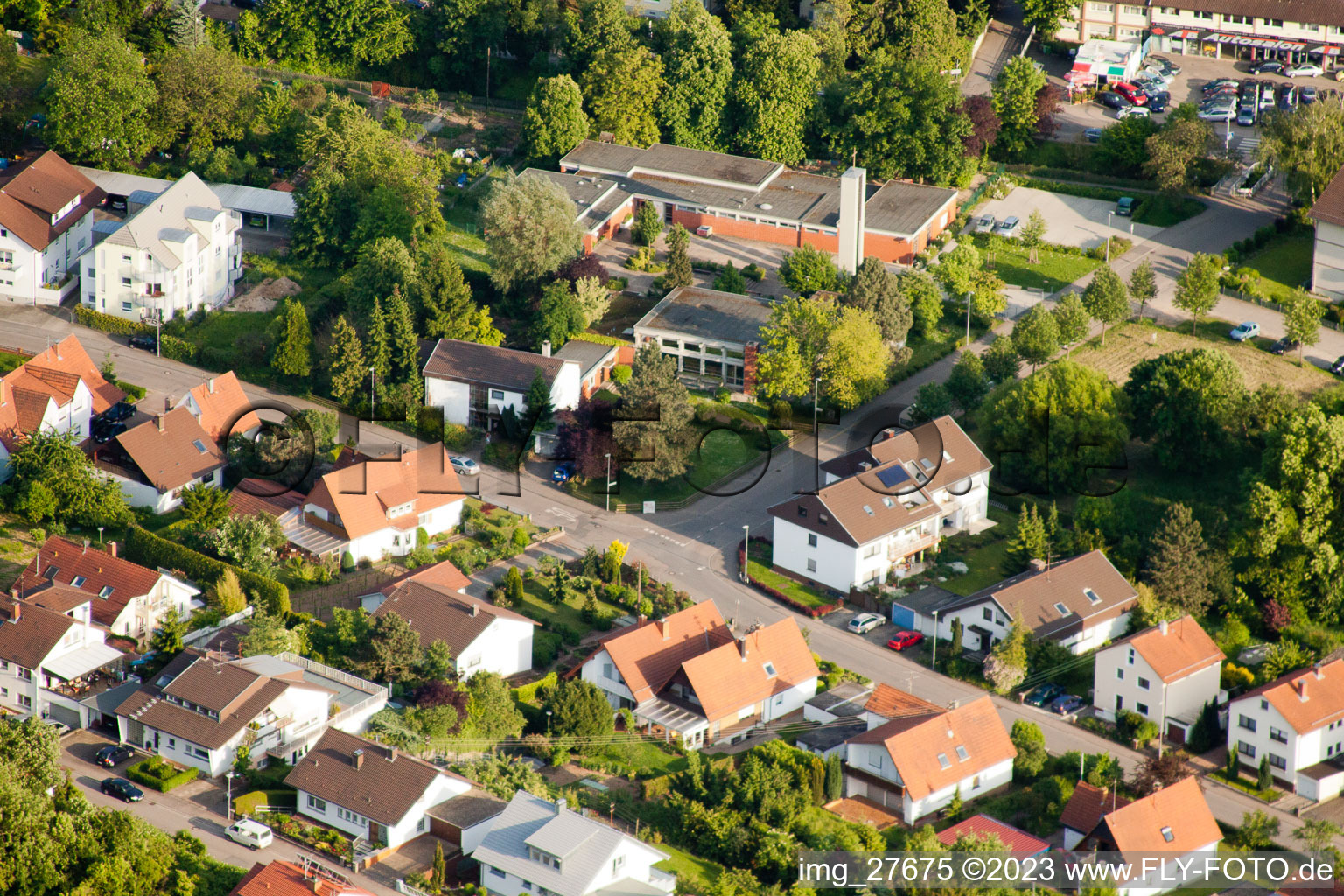 Luftaufnahme von Christusgemeinde in Wiesloch im Bundesland Baden-Württemberg, Deutschland