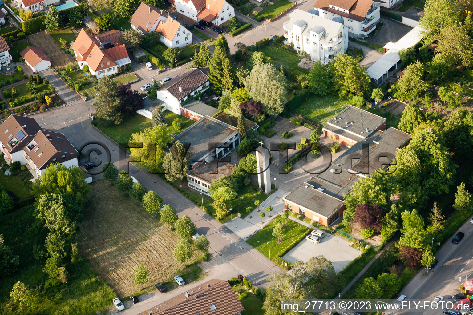 Christusgemeinde in Wiesloch im Bundesland Baden-Württemberg, Deutschland aus der Luft betrachtet