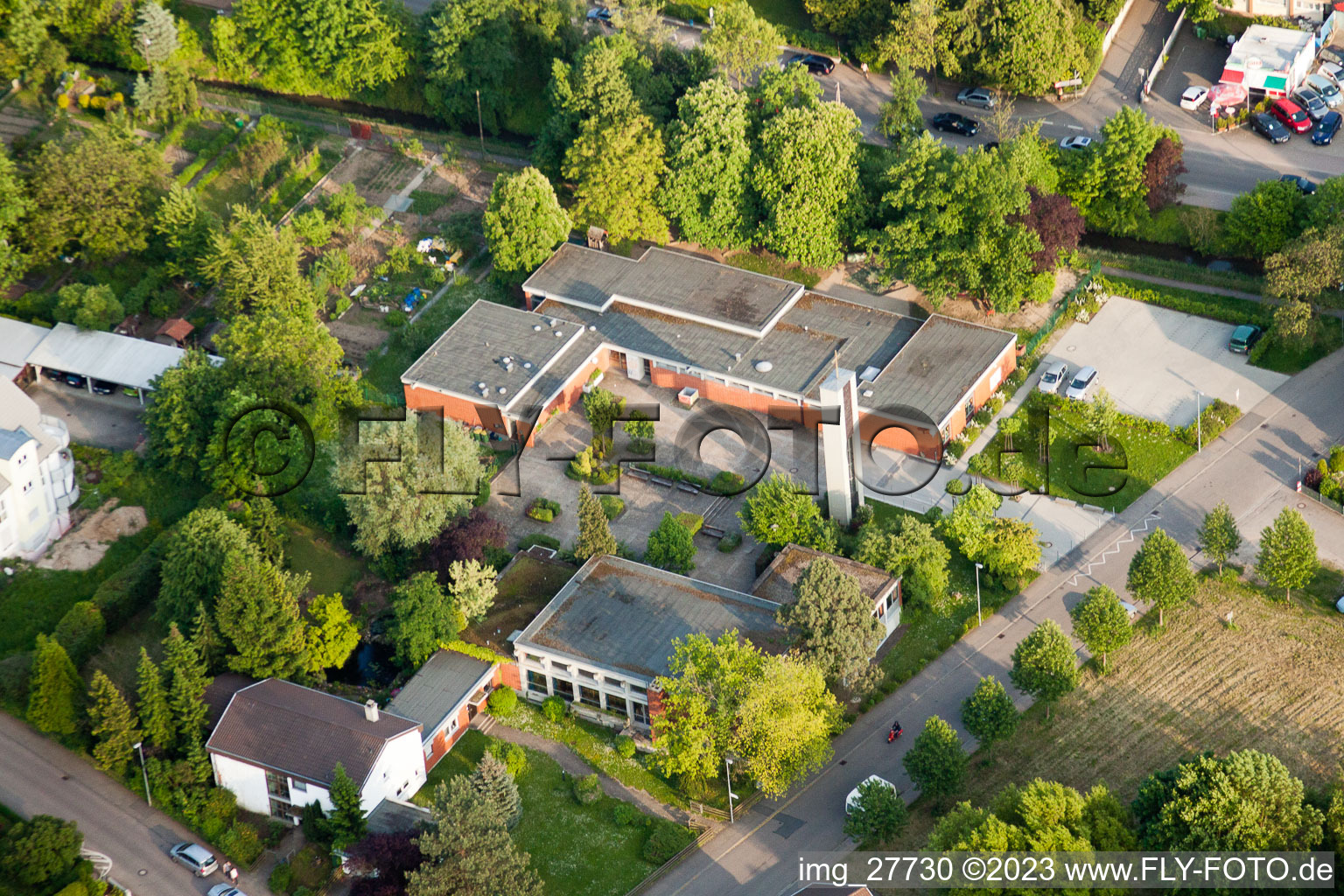 Drohnenbild von Christusgemeinde in Wiesloch im Bundesland Baden-Württemberg, Deutschland