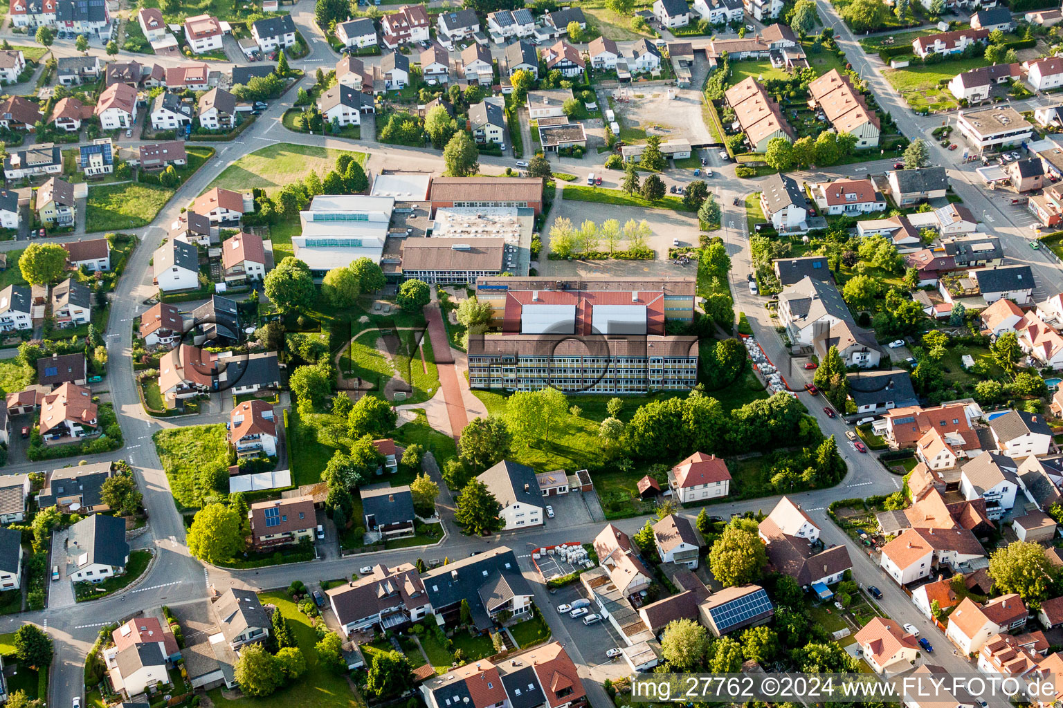 Schulgebäude der Mannabergschule und Mannaberghalle in Rauenberg im Bundesland Baden-Württemberg, Deutschland