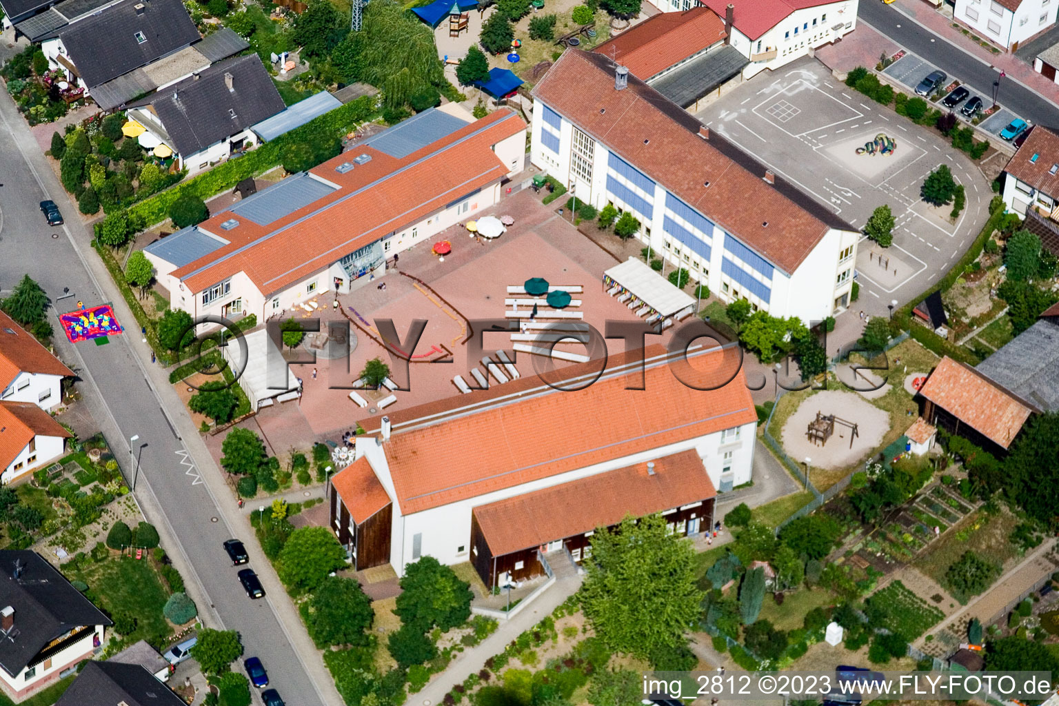 Luftbild von Hatzenbühl, Schule im Bundesland Rheinland-Pfalz, Deutschland