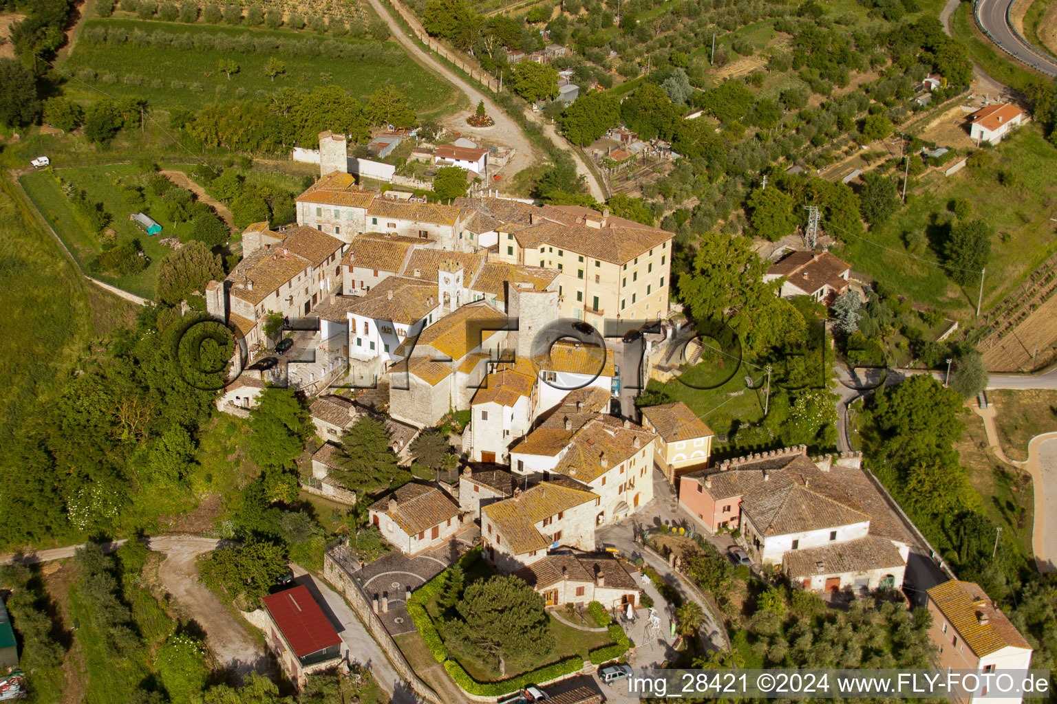 Dorf - Ansicht von Rapolano Terme in Toscana, Italien