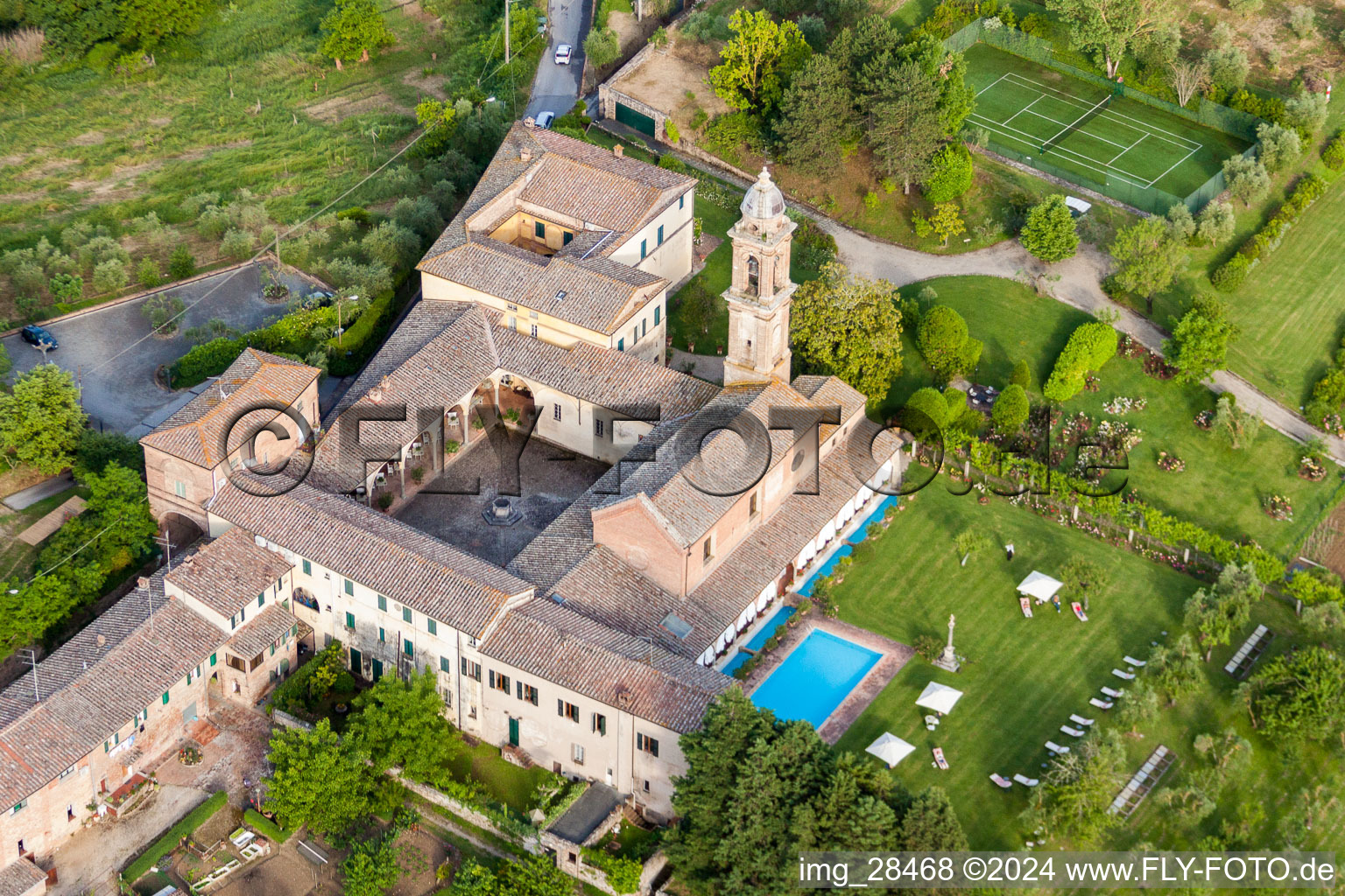 Gebäudekomplex der Hotelanlage Certosa di Maggiano in Siena in Toskana im Bundesland Toscana, Italien