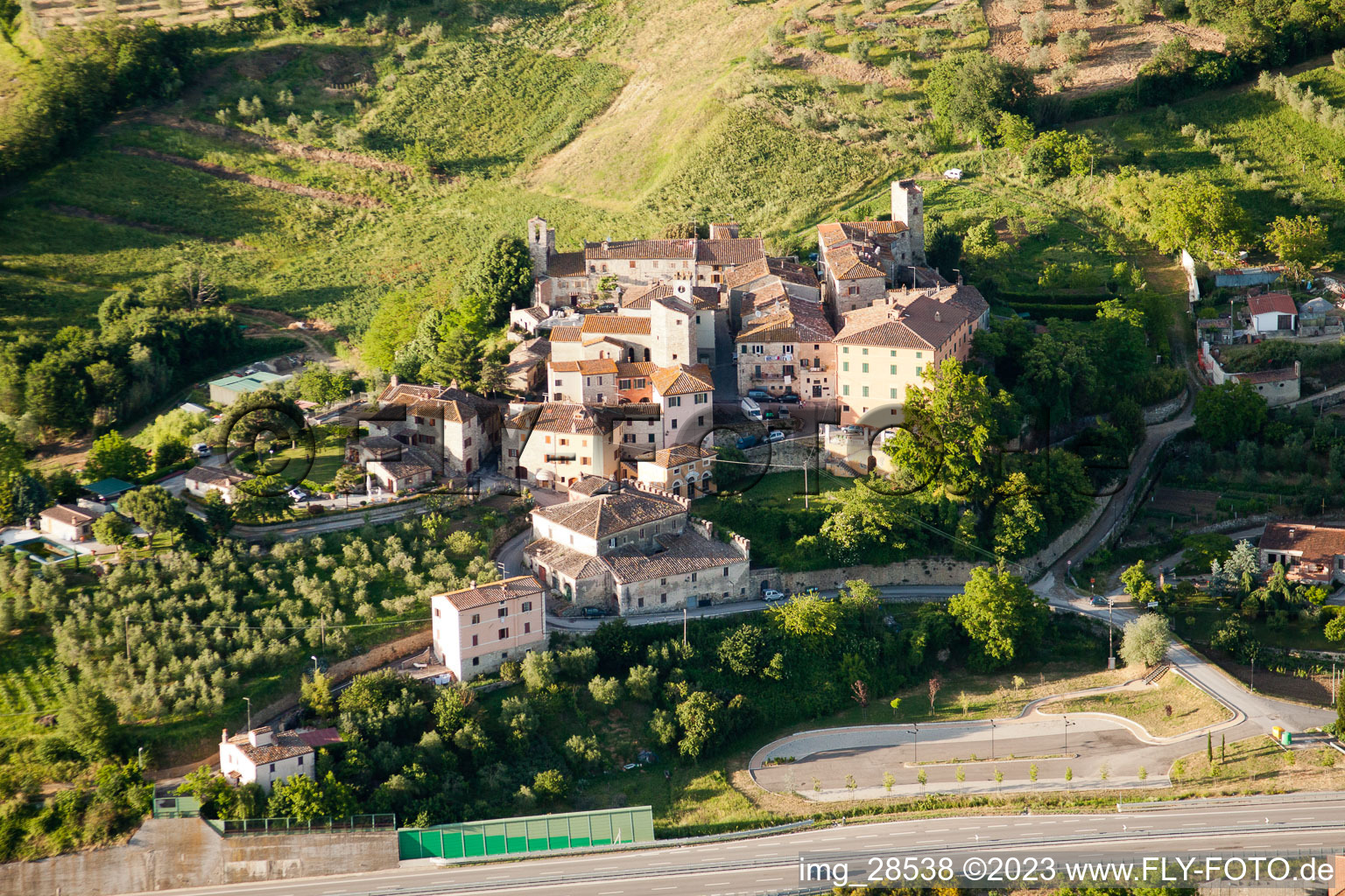 Luftbild von Rapolano Terme im Bundesland Toscana, Italien
