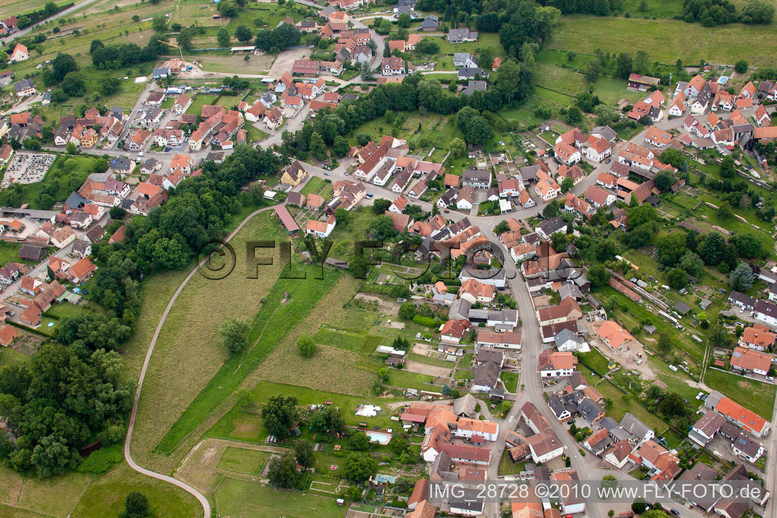 Drohnenbild von Scheibenhardt im Bundesland Bas-Rhin, Frankreich