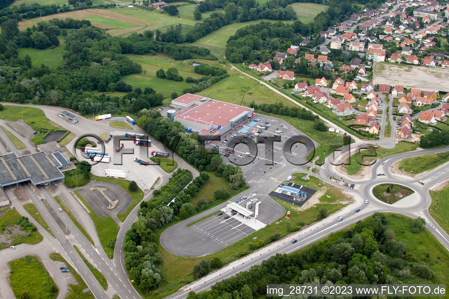 Lauterbourg, der neue Carrefour Supermarkt im Bundesland Bas-Rhin, Frankreich