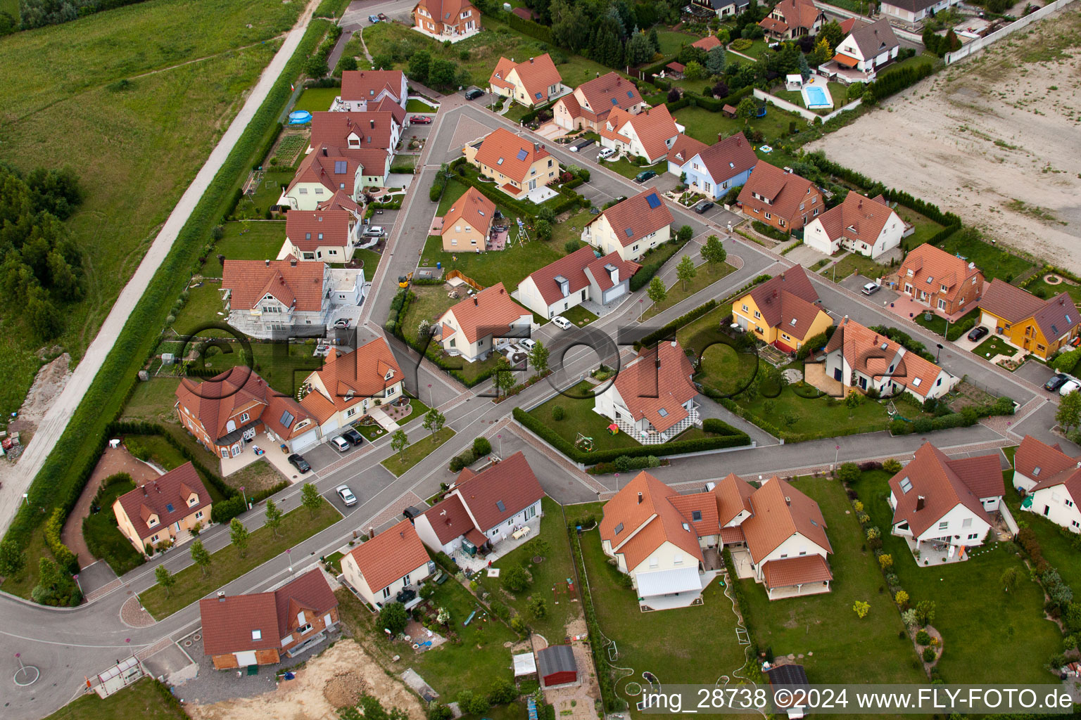 Luftbild von Lauterbourg, Geländes des alten Supermarkts im Bundesland Bas-Rhin, Frankreich