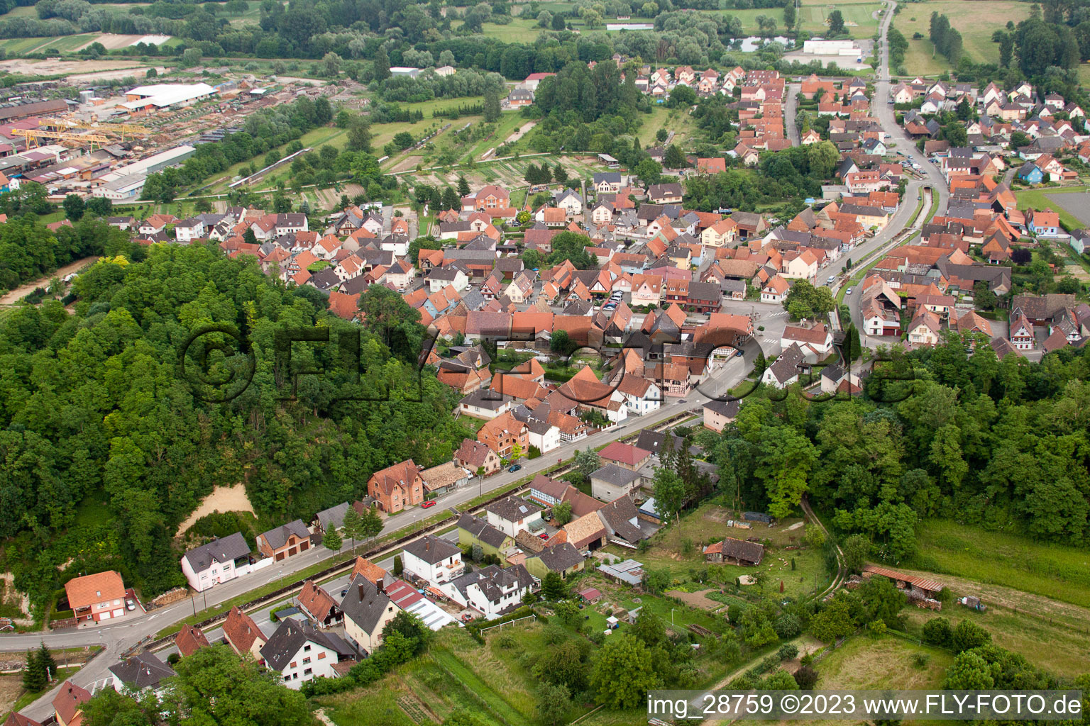 Drohnenbild von Mothern im Bundesland Bas-Rhin, Frankreich