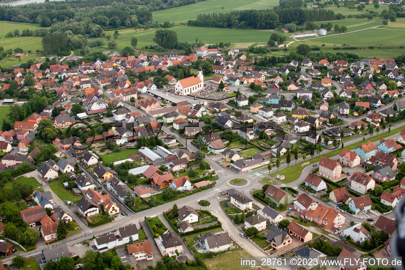 Mothern im Bundesland Bas-Rhin, Frankreich von einer Drohne aus