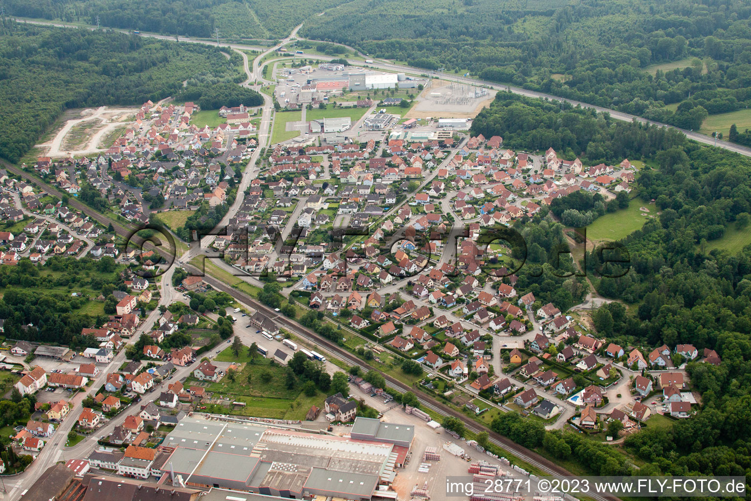 Seltz im Bundesland Bas-Rhin, Frankreich aus der Luft betrachtet