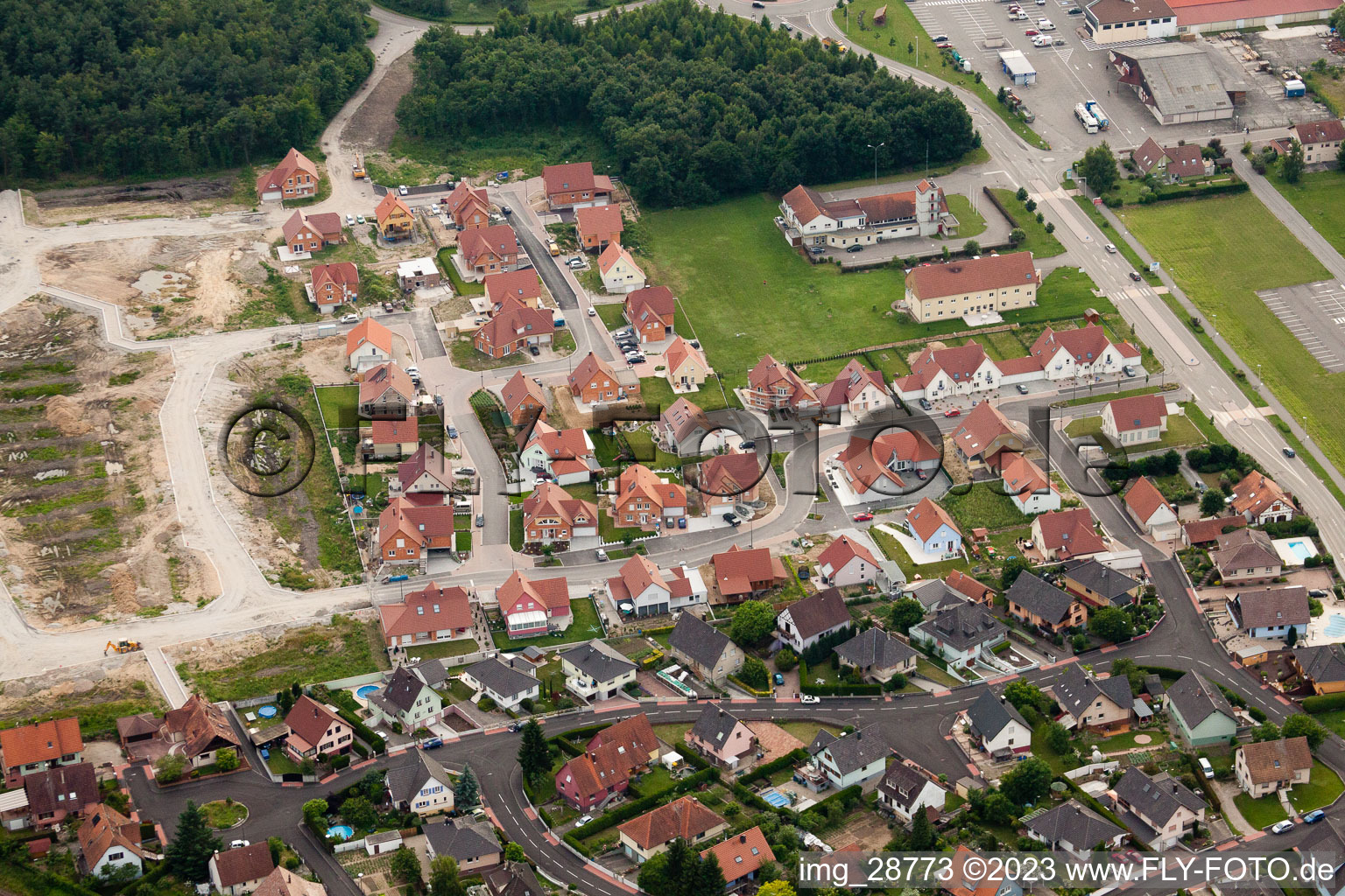 Drohnenbild von Seltz im Bundesland Bas-Rhin, Frankreich