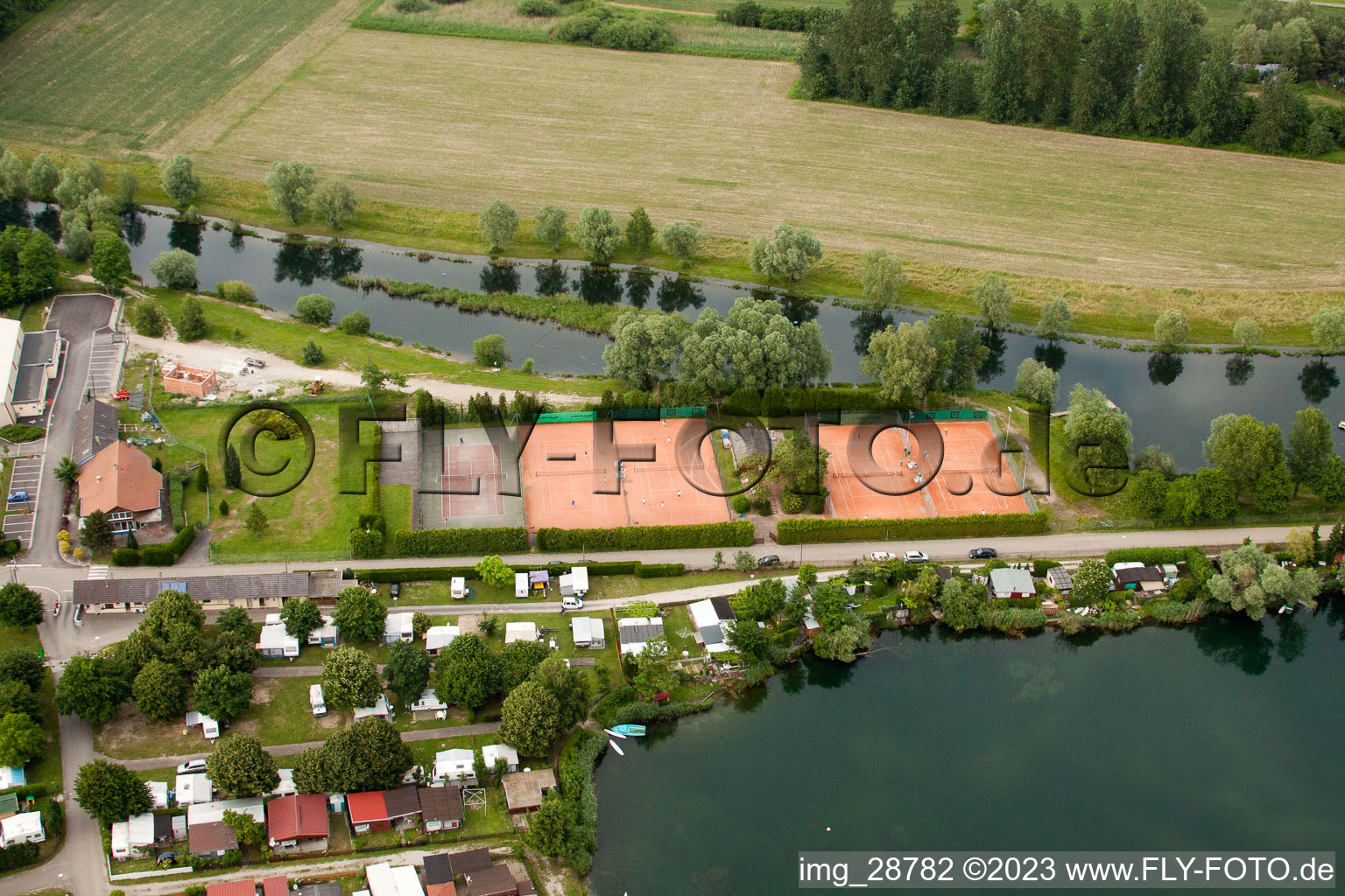 Luftbild von Beinheim, Camping Les Peupliers, Tennis im Bundesland Bas-Rhin, Frankreich