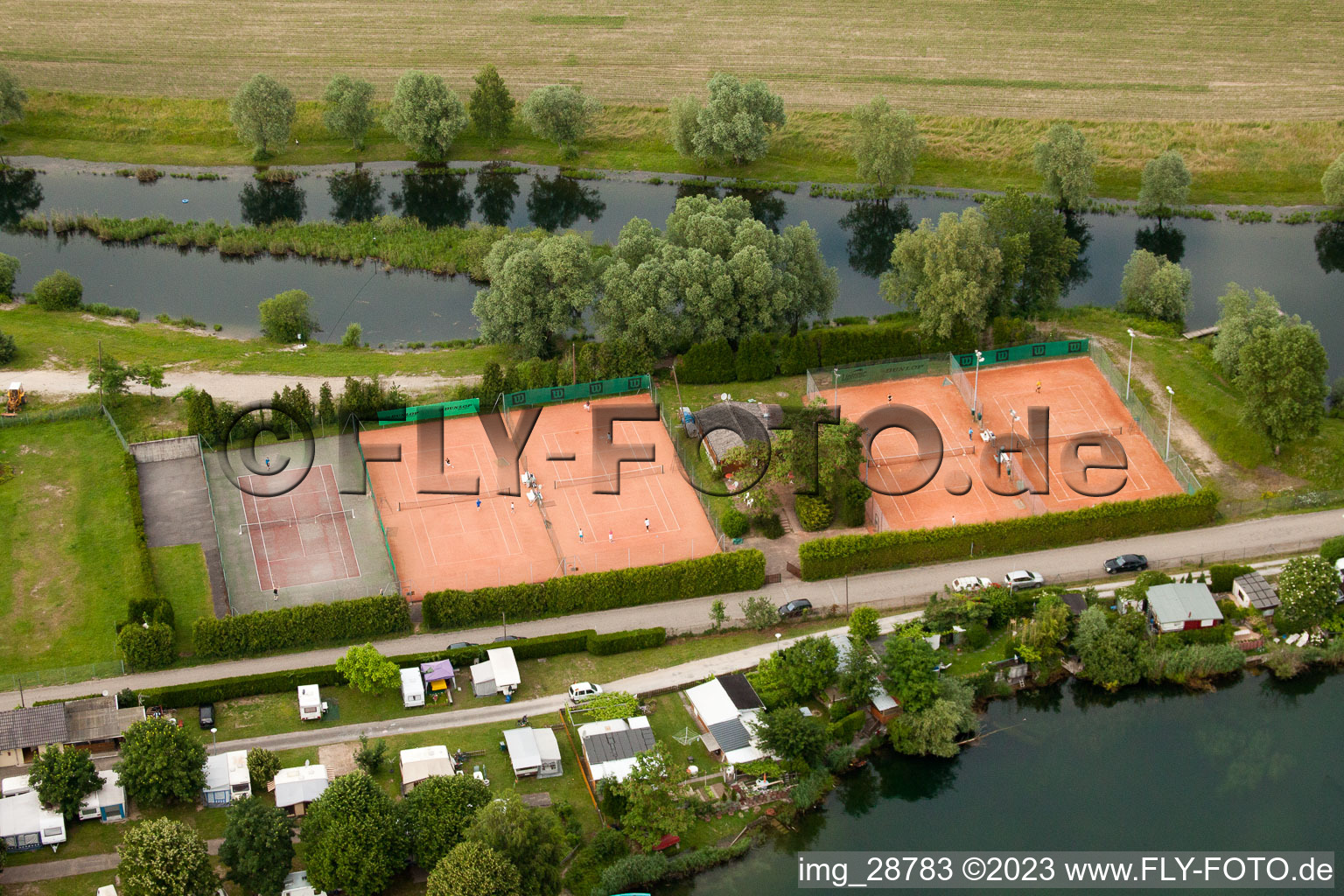 Luftaufnahme von Beinheim, Camping Les Peupliers, Tennis im Bundesland Bas-Rhin, Frankreich