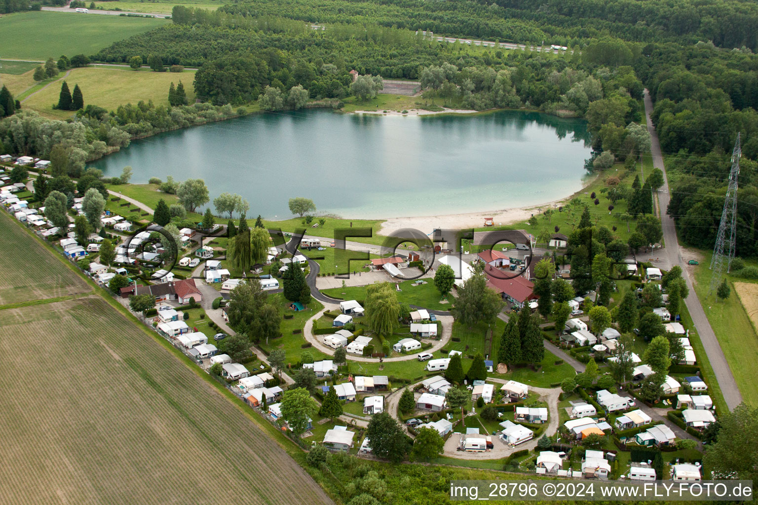 Wohnwagen und Zelte- Campingplatz - und Zeltplatz Camping Plage du Staedly in Rœschwoog in Grand Est im Bundesland Bas-Rhin, Frankreich