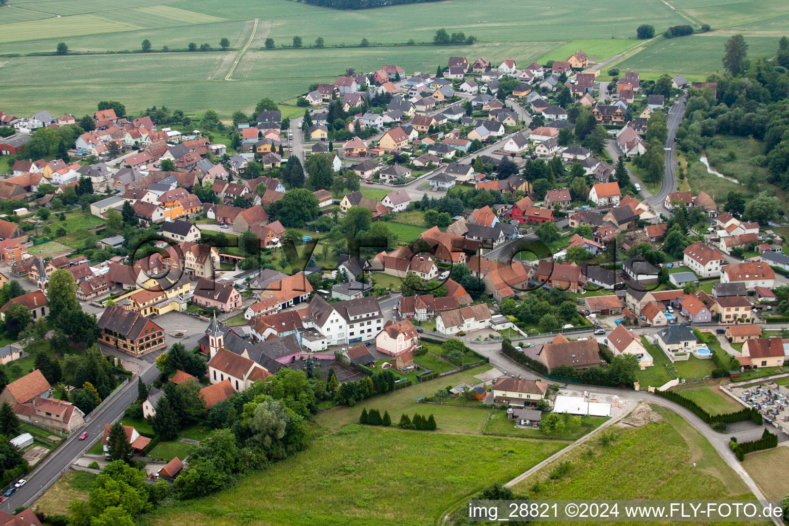 Schrägluftbild von Dorf - Ansicht in Dalhunden in Grand Est im Bundesland Bas-Rhin, Frankreich